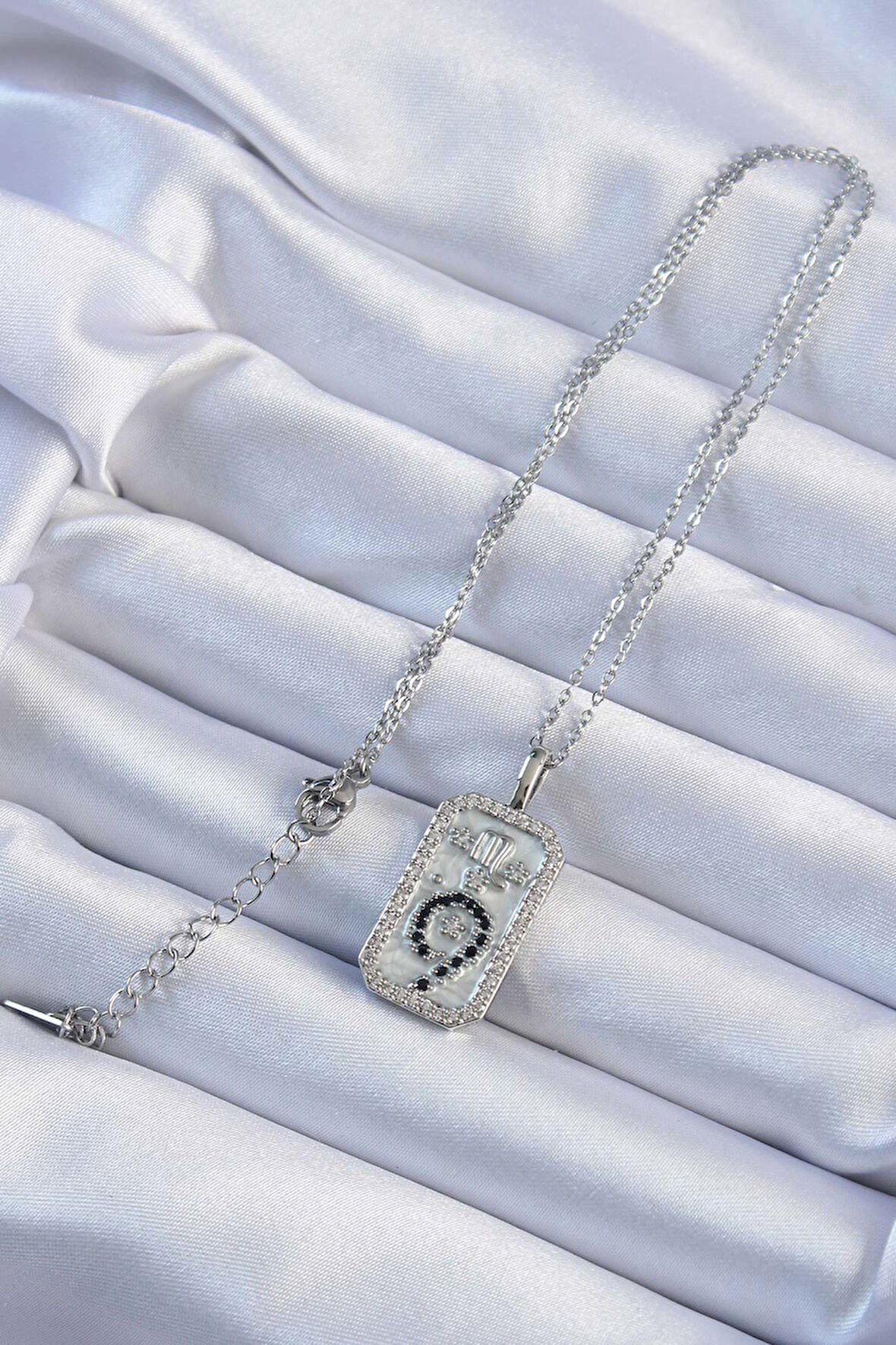  316L Çelik Zincir Gümüş Renk Zirkon Taşlı Minimal Papatya Figürlü Tarot Kolye