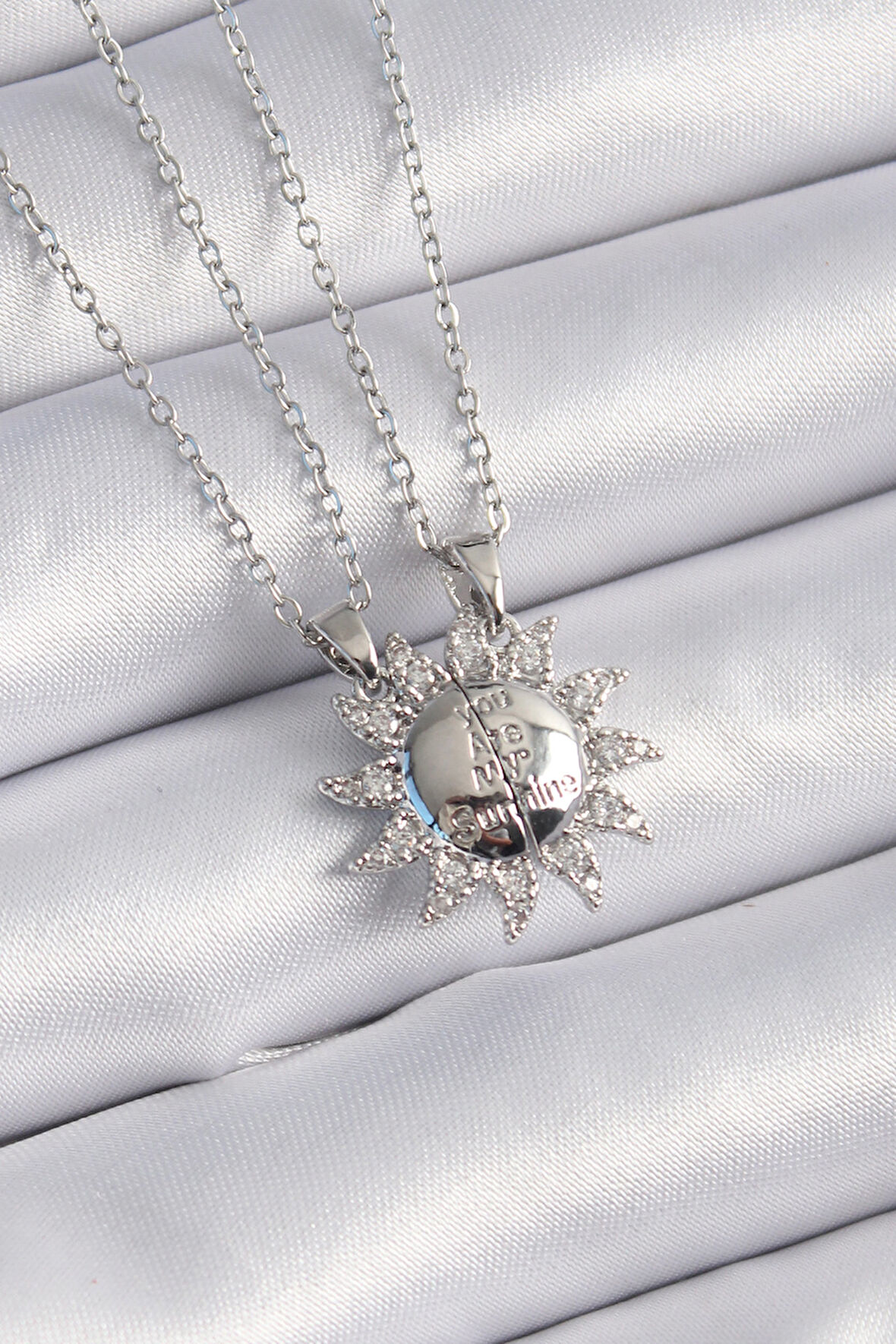  316L Çelik Gümüş Renk Zirkon Taşlı Güneş Model İşleme Yazı Detay Arkadaşlık Kolyesi