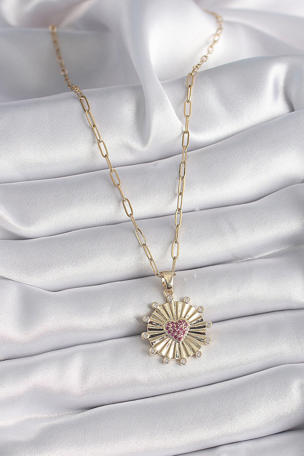  316L Çelik Gold Renk Pembe Zirkon Taşlı Kalp İşleme Madalyon Model Kadın Kolye