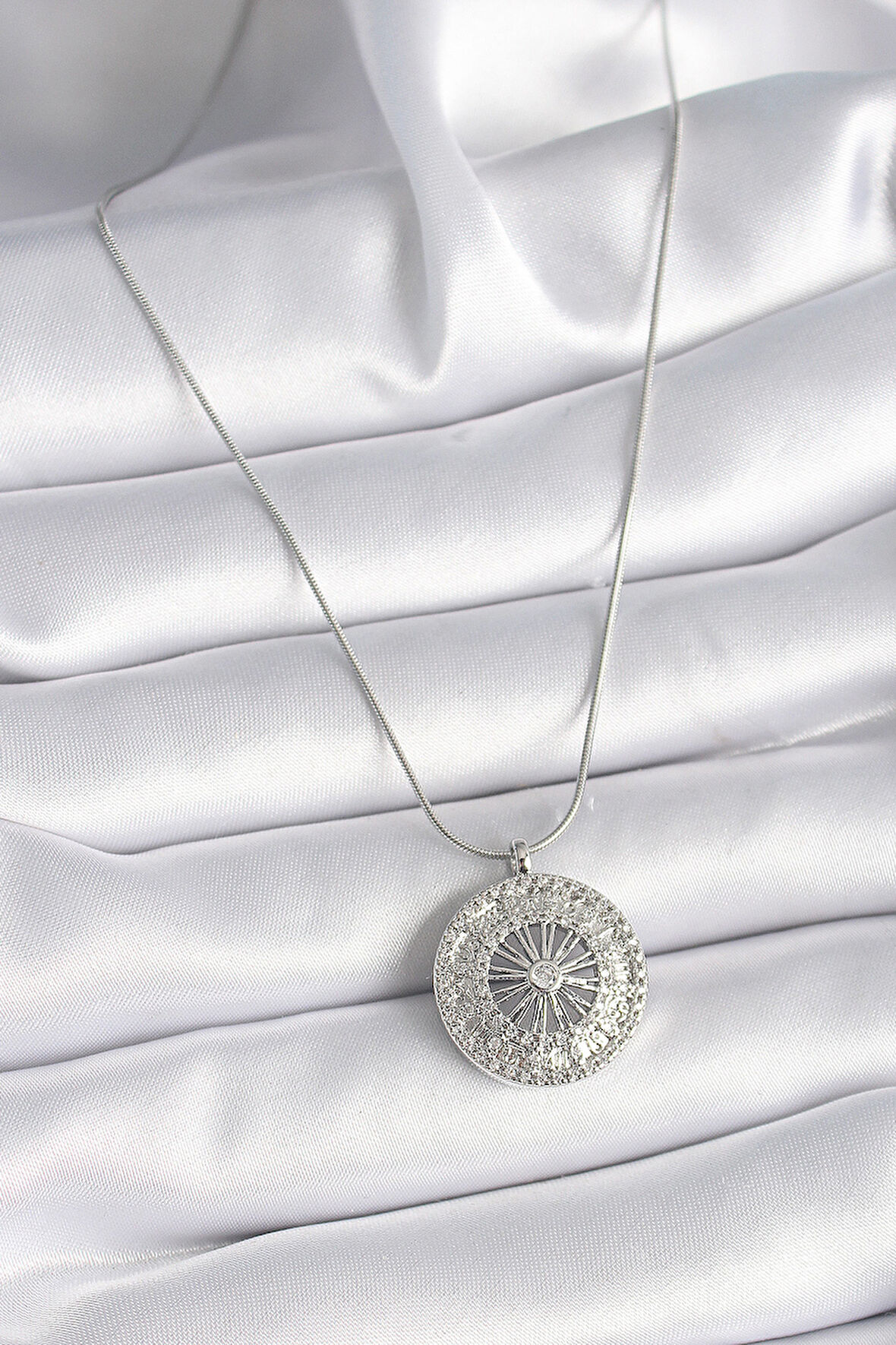  316L Çelik Gümüş Renk Zirkon Taşlı 12 Burç Madalyon Model Kadın Kolye