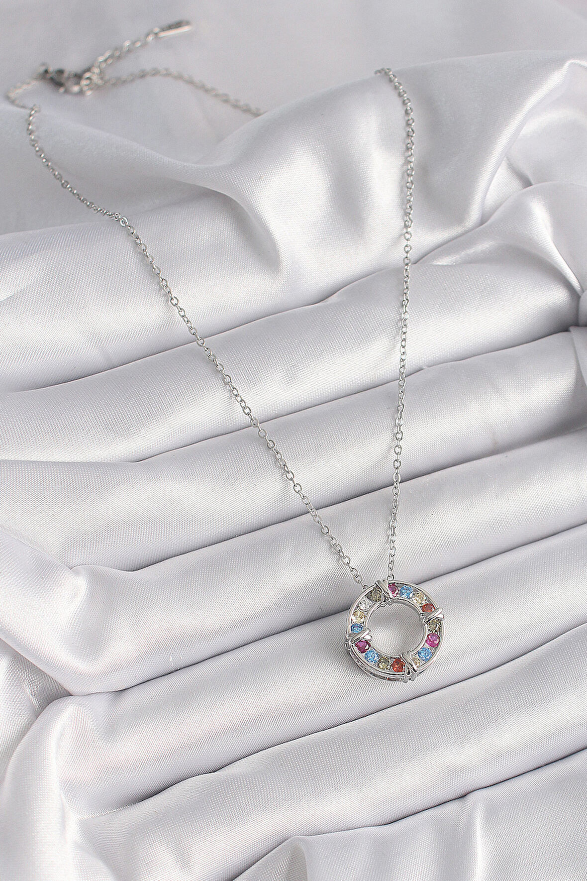  316L Çelik Gümüş Renk Zincir Renkli Zirkon Taşlı Xoxo Model Kadın Kolye