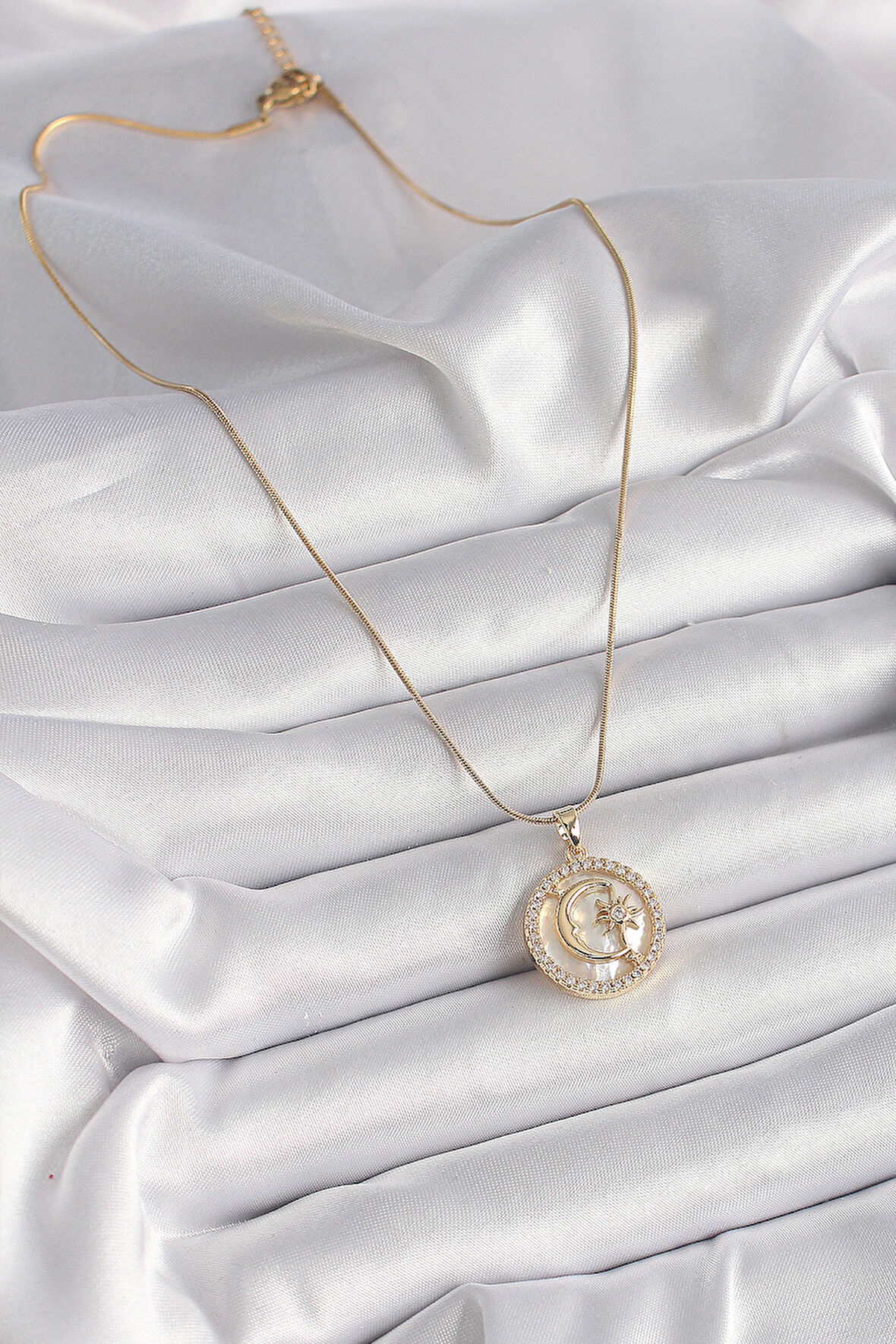  316L Çelik Gold Renk Zincir Zirkon Taş Detaylı Beyaz Sedefli Ay Yıldız Model Kadın Kolye