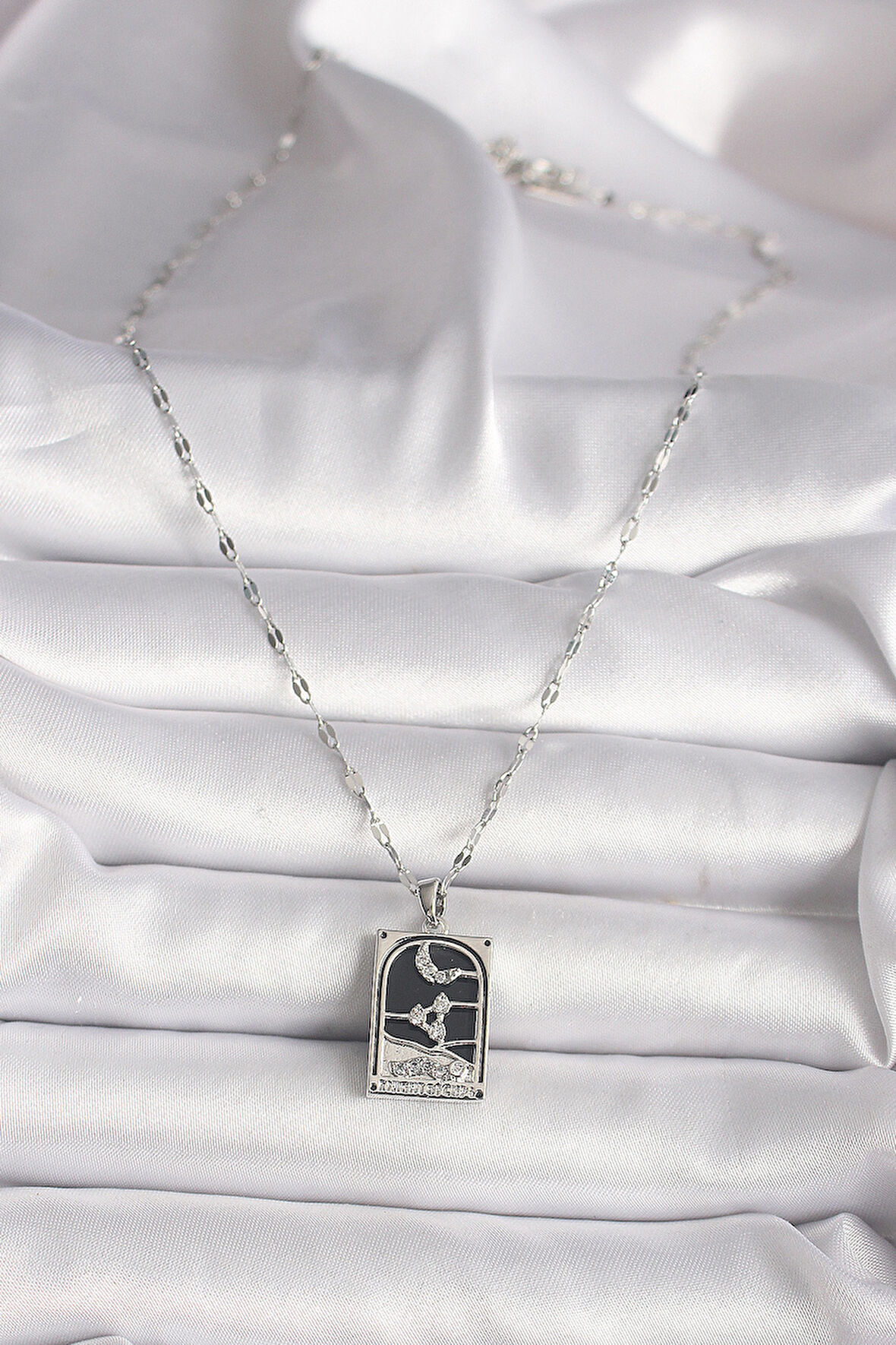  316L Çelik Gümüş Renk Zirkon Taşlı  Ay Figürlü Taror Model Kadın Kolye