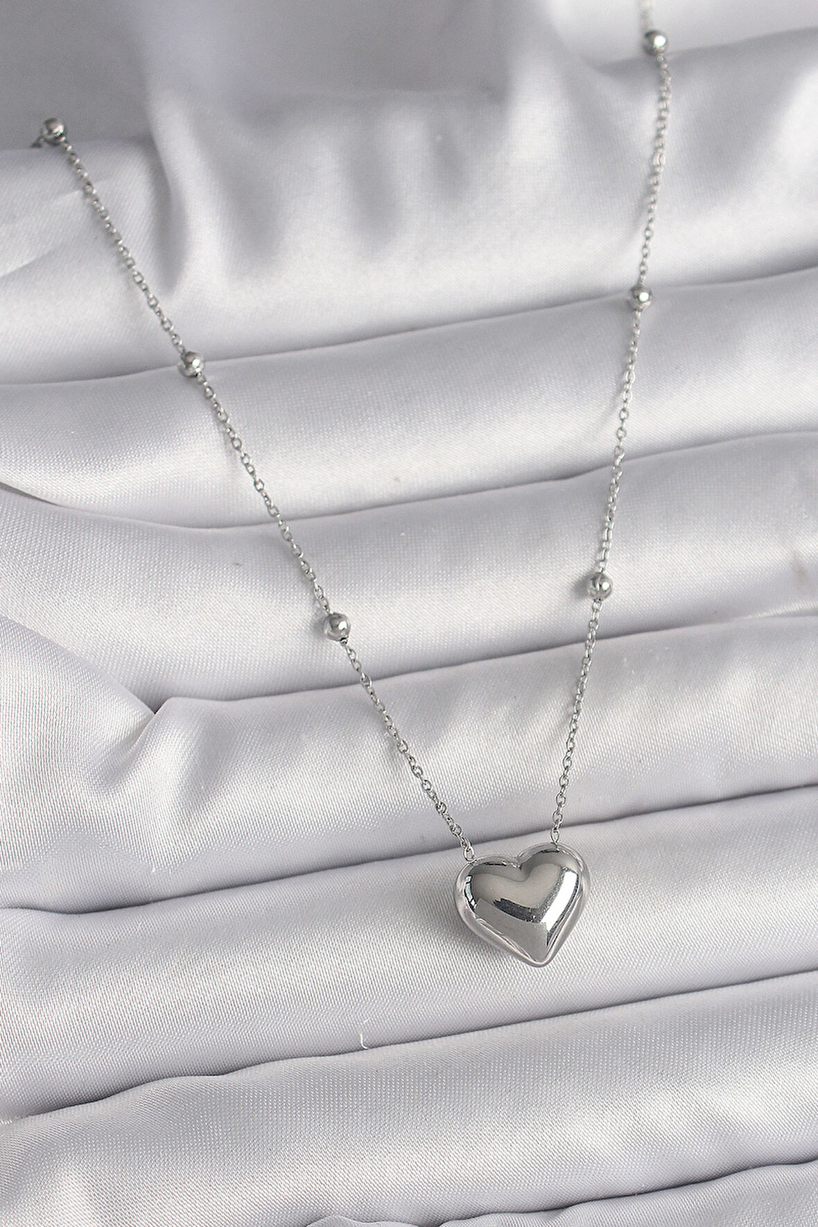  316L Çelik Gümüş Renk Topçuk Detay Zincir Kalp Model Kadın Kolye