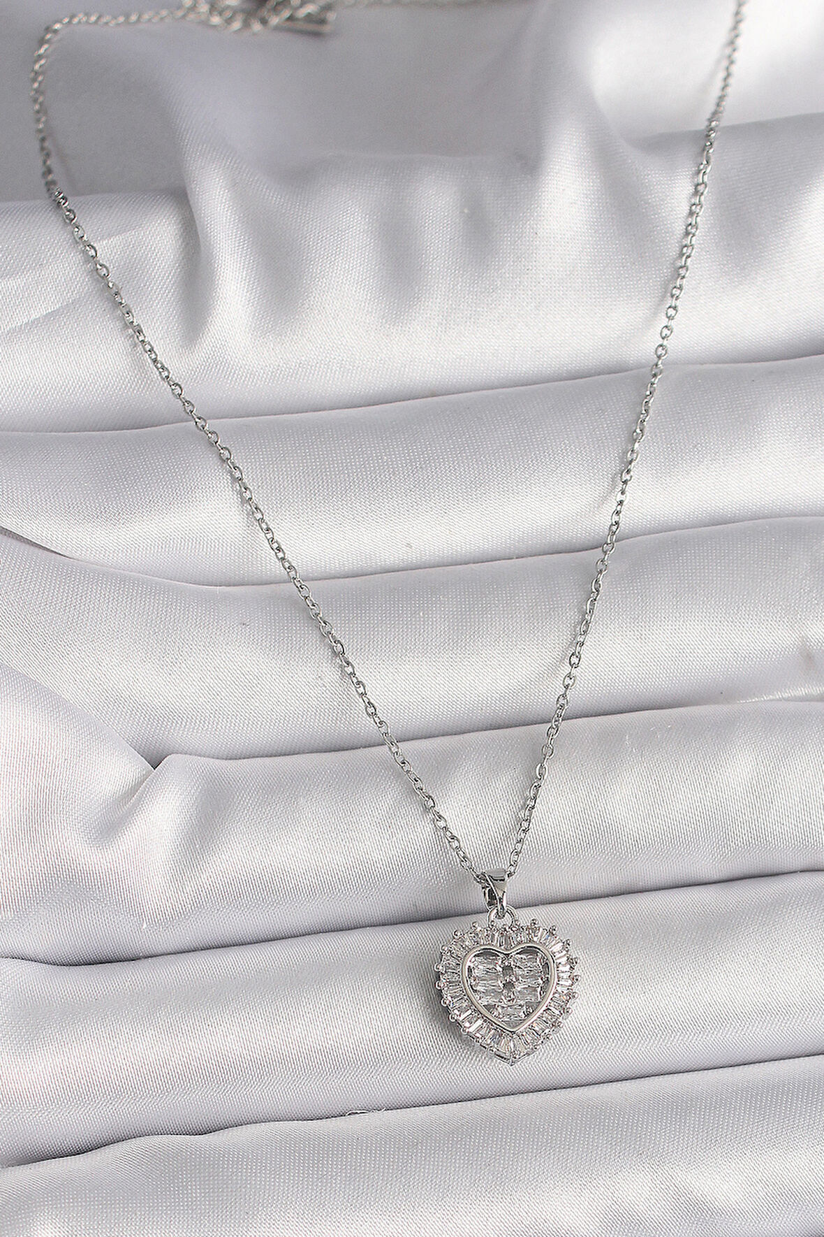  316L Çelik Gümüş Renk Zincir Zirkon Taşlı Kalp Model Kadın Kolye