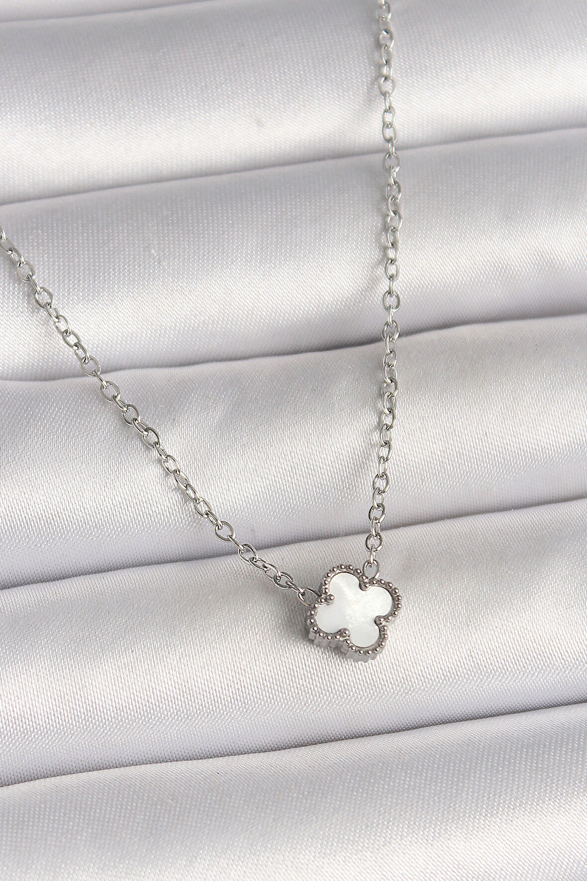  316L Çelik Gümüş Renk Beyaz Yonca Model Kadın Kolye