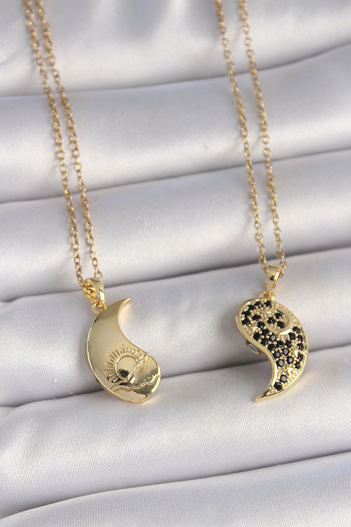  316L Çelik Gold Renk Zincir Zirkon Taşlı Ying Yang Model Gün Batımı İşlemeli Arkadaşlık Kadın Kolye
