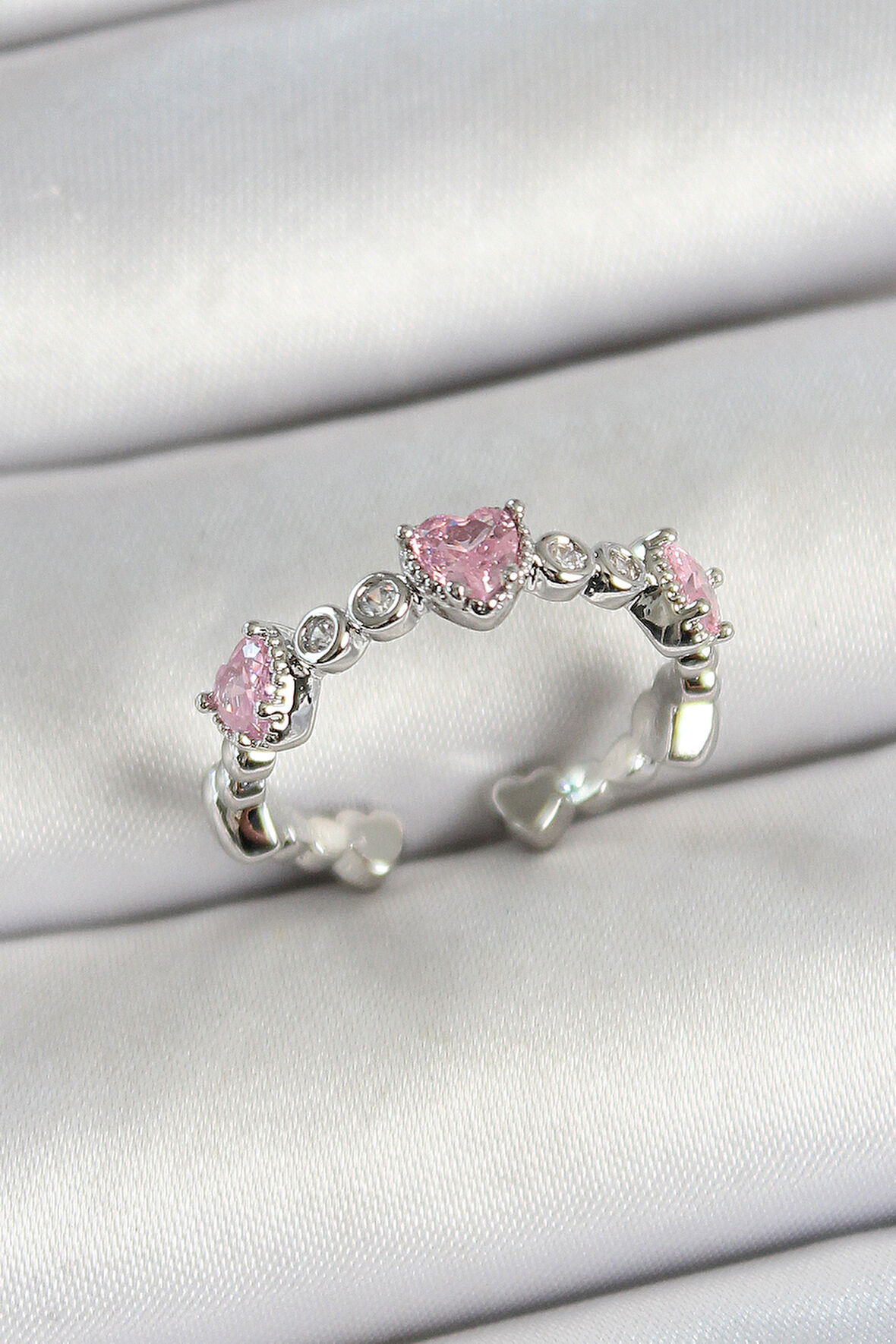  Pirinç Sıralı Kalp Figürlü Zirkon Taşlı Gümüş Renk Ayarlanabilir Kadın Yüzük