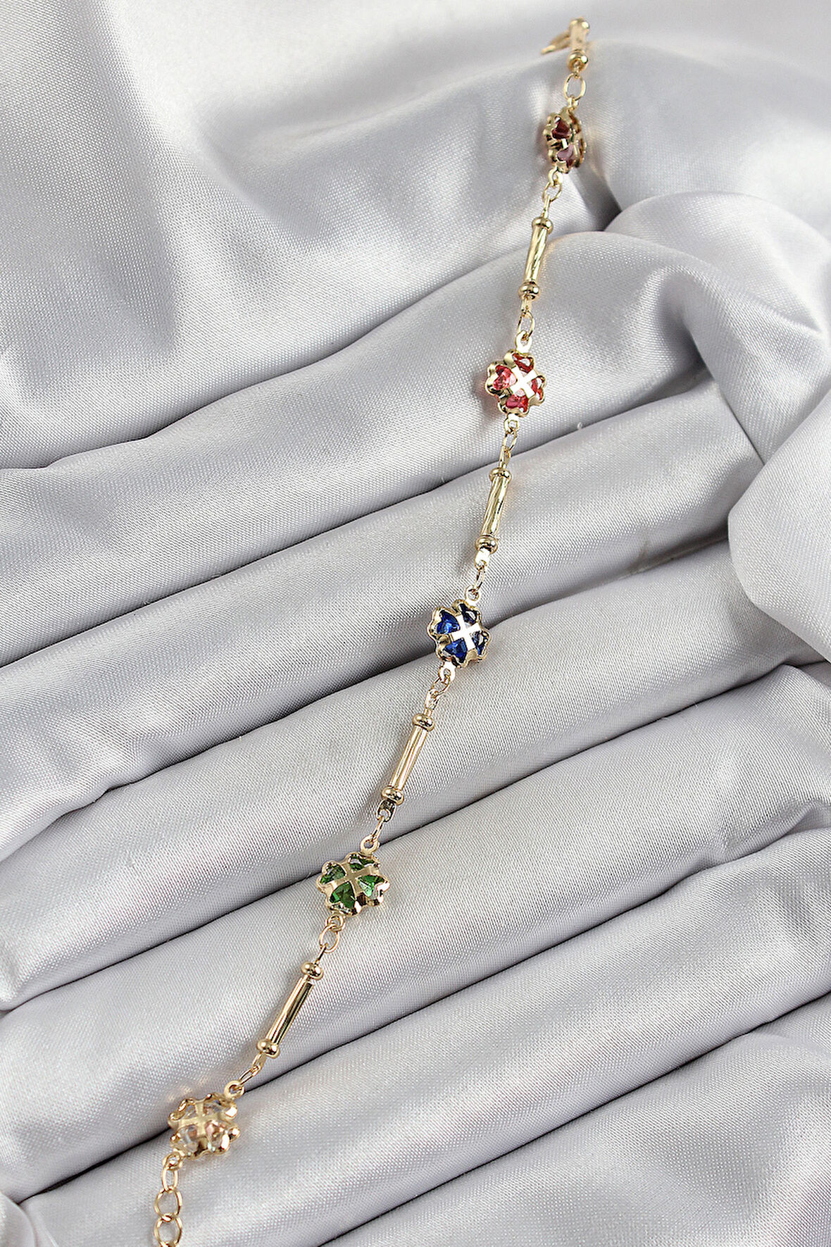  Pirinç Gold Renk Karışık Renk Yonca Zirkon Taşlı Kadın Bileklik