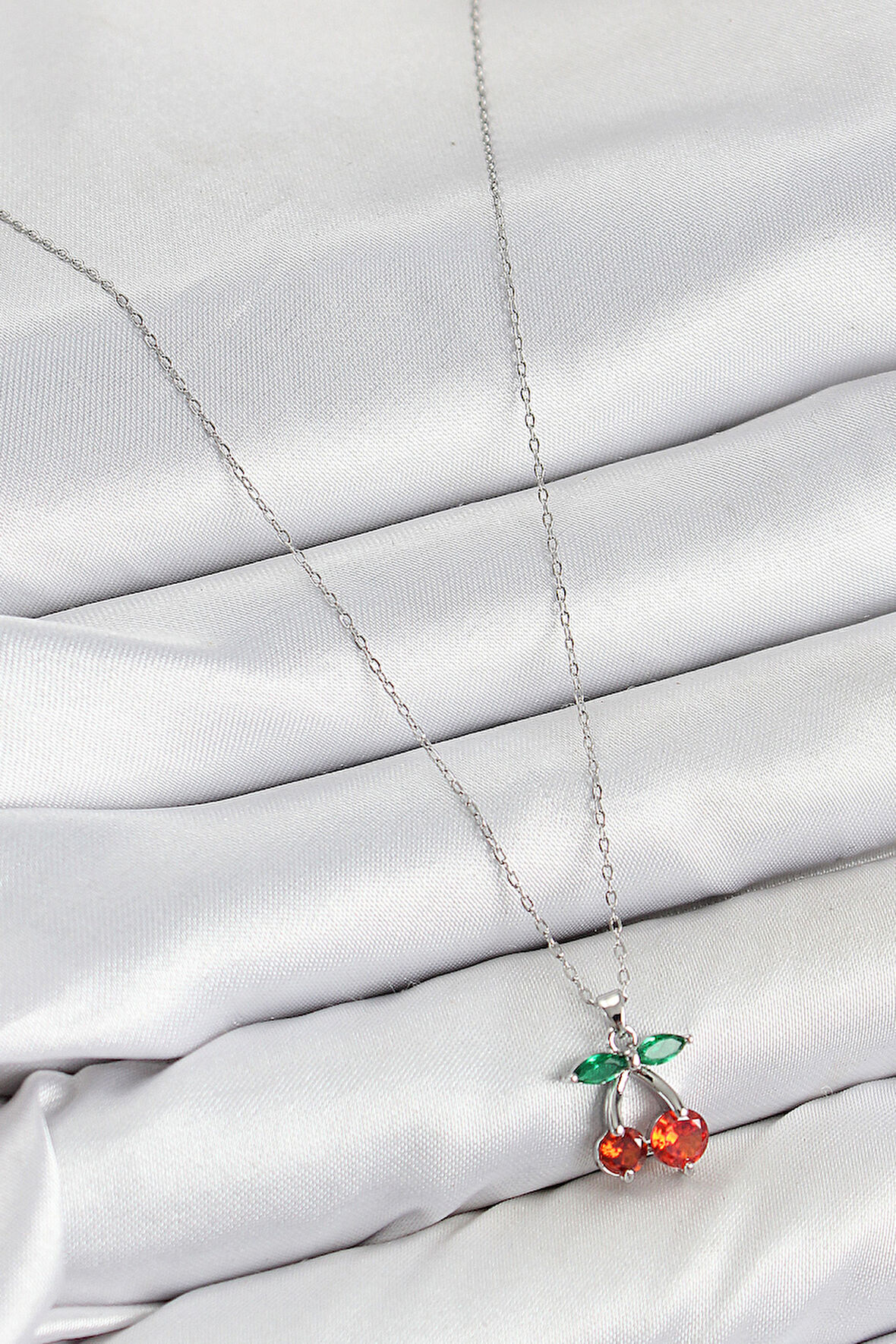  Pirinç Zirkon Taşlı Kiraz Model Gümüş Renk Kadın Kolye