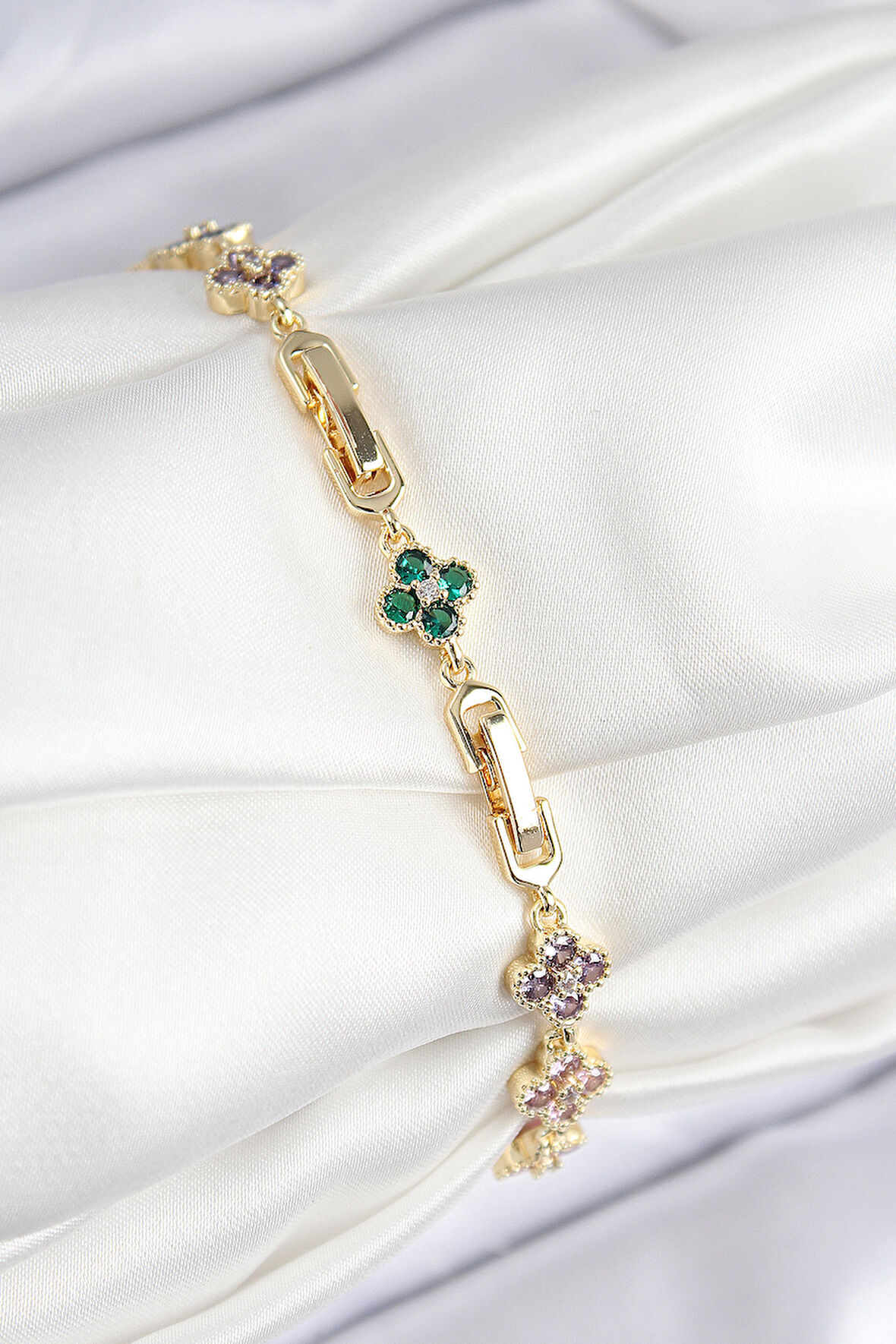  VIP Pirinç Renkli Zirkon Taşlı Yonca Model Gold Renk Kadın Bileklik