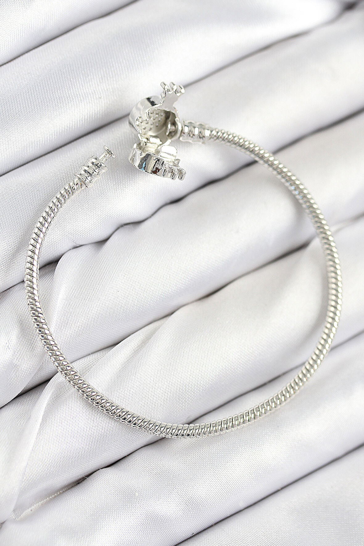  Pirinç Charm Zirkon Taşlı Taç Model Gümüş Renk Kadın Bileklik