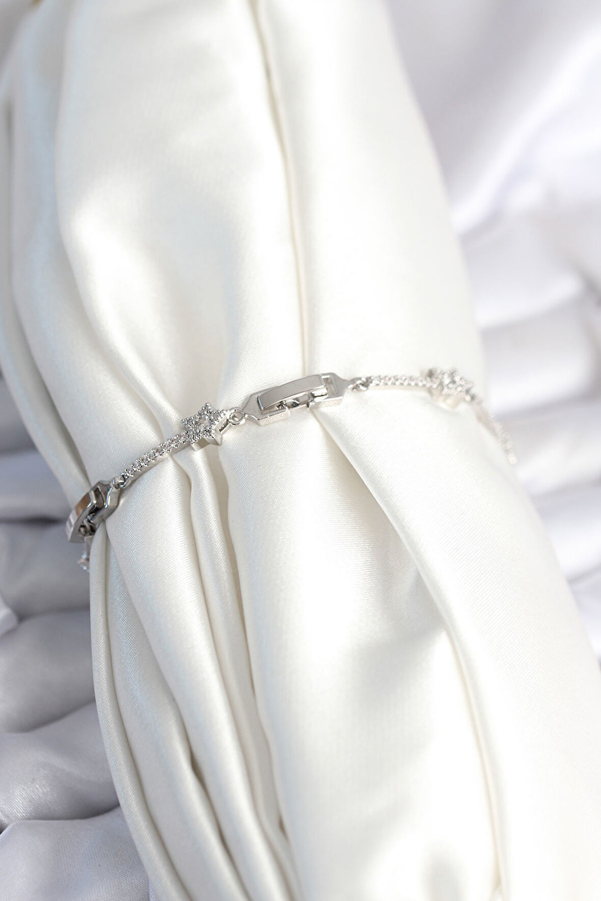  Pirinç Gümüş Renk Halley Yıldız Model Kadın Bileklik