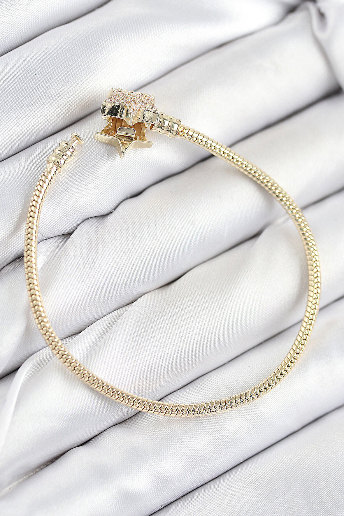  Pirinç Charm Zirkon Taşlı Yıldız Model Gold Renk Kadın Bileklik