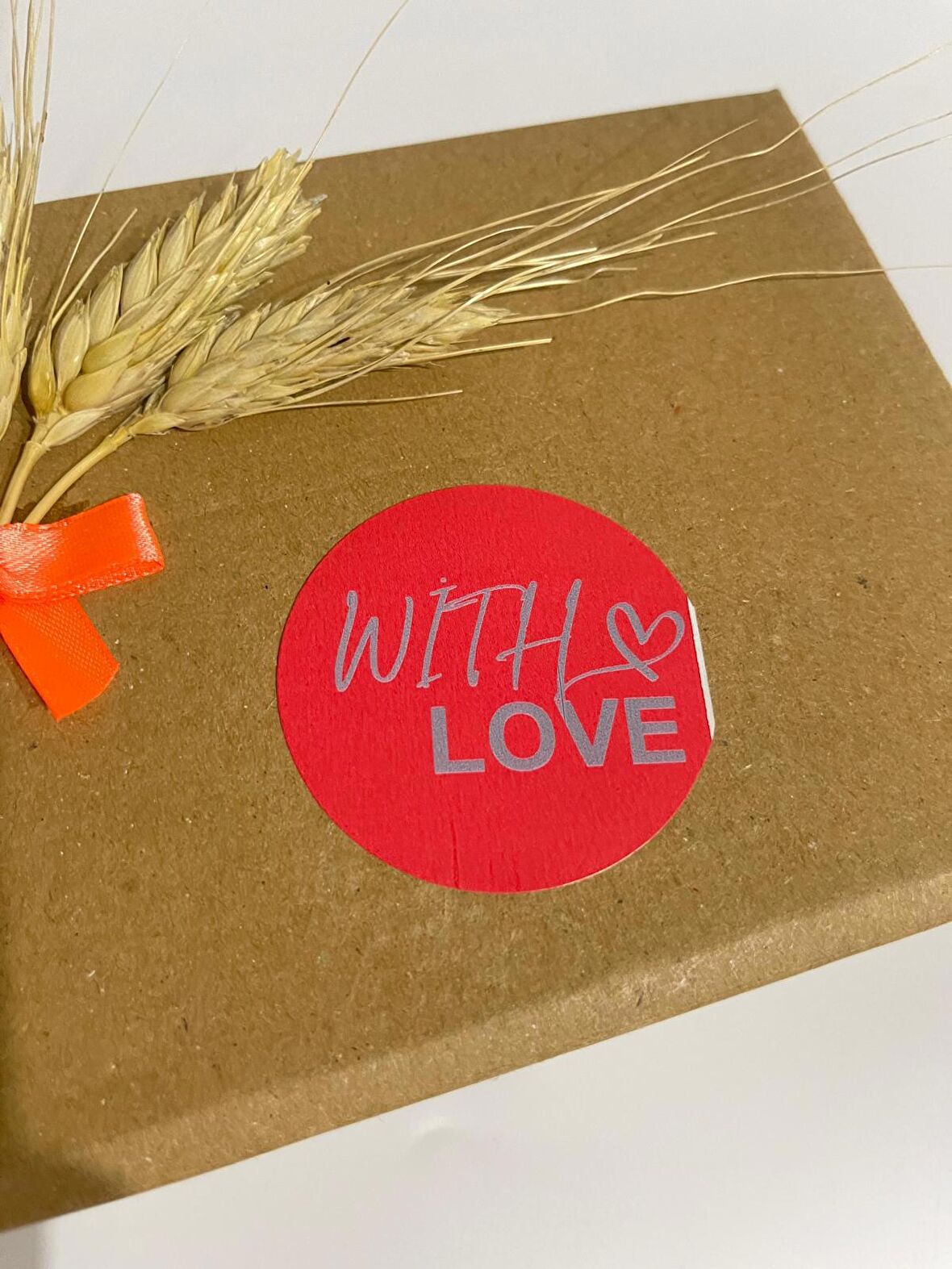 With Love Kalpli Kırmızı Yuvarlak Yapışkanlı Etiket 5x5 cm 100 adet