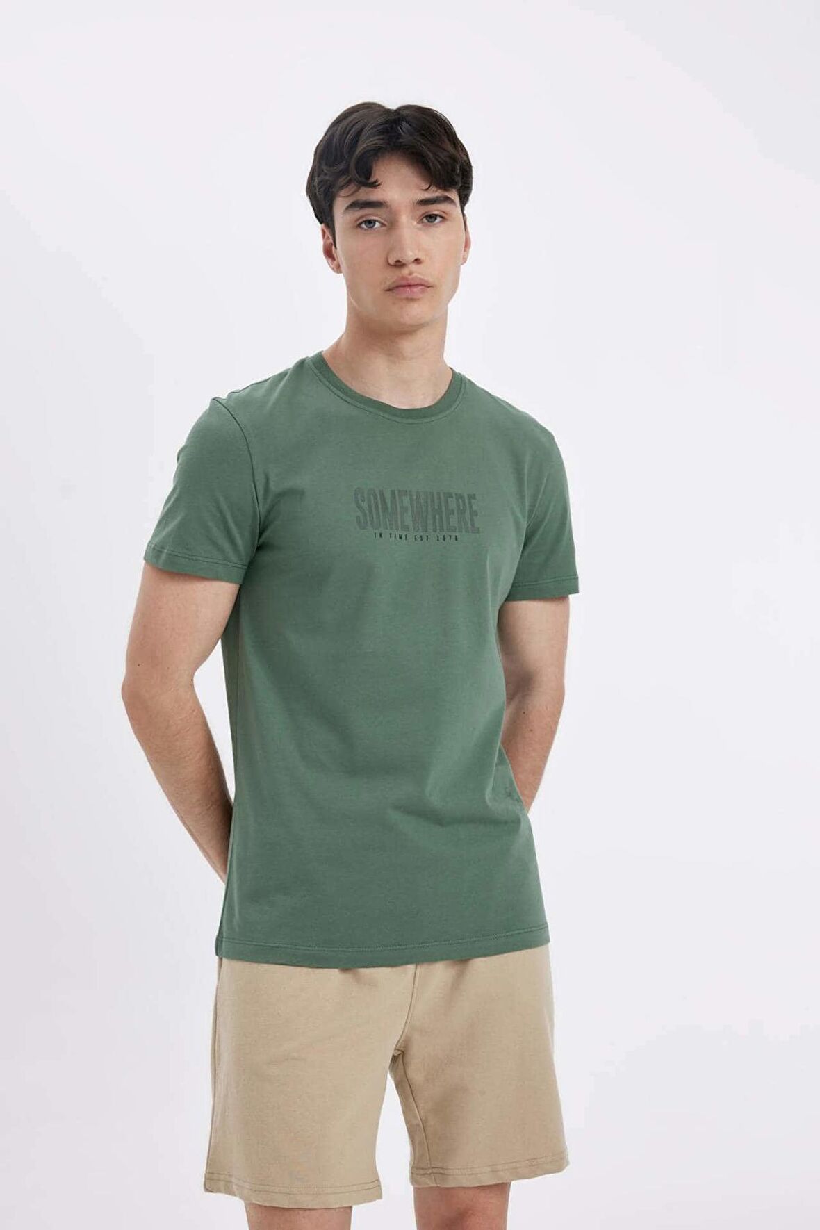 DeFacto Slim Fit Dar Kesim Bisiklet Yaka Baskılı Kısa Kollu %100 Pamuk Tişört A2645AX24SMGN1090