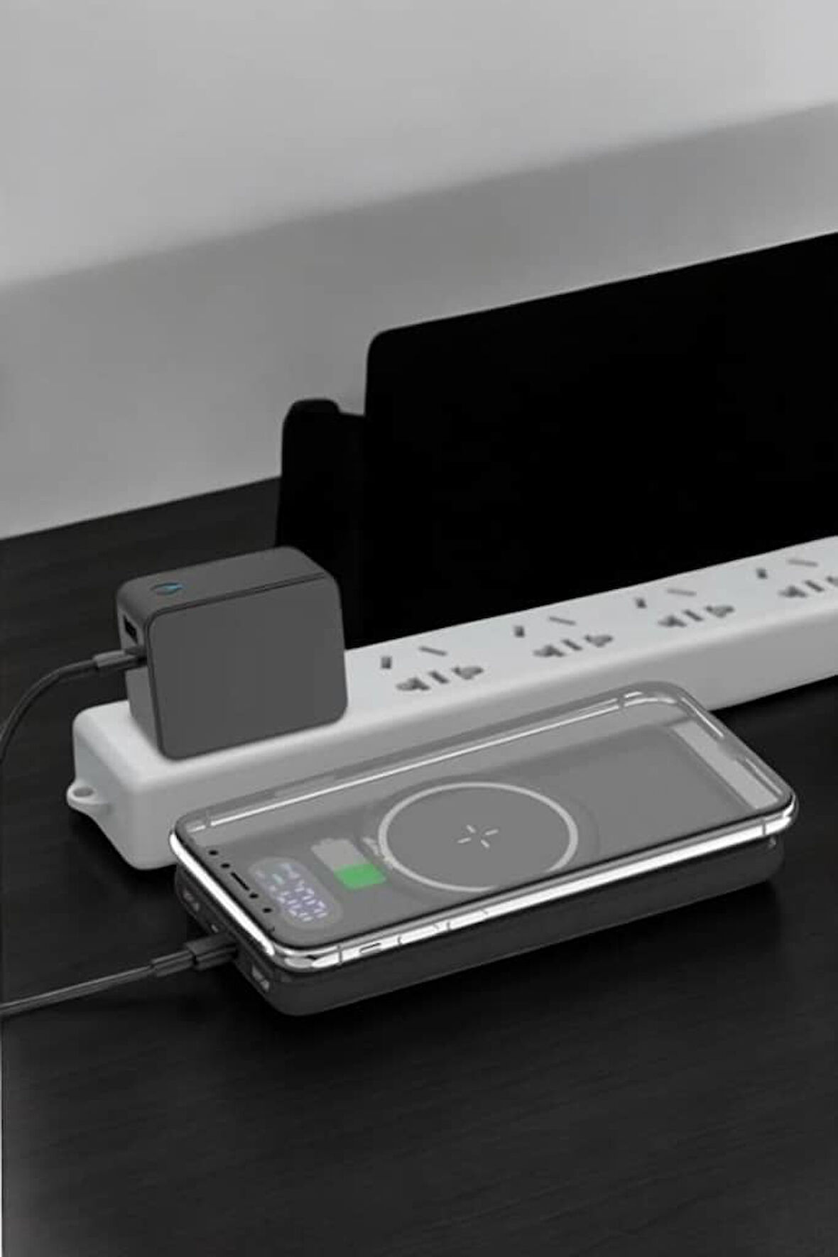 10.000 mAh Powerbank 4 USB Çıkışlı Hafif, Şık ve Dayanıklı Model