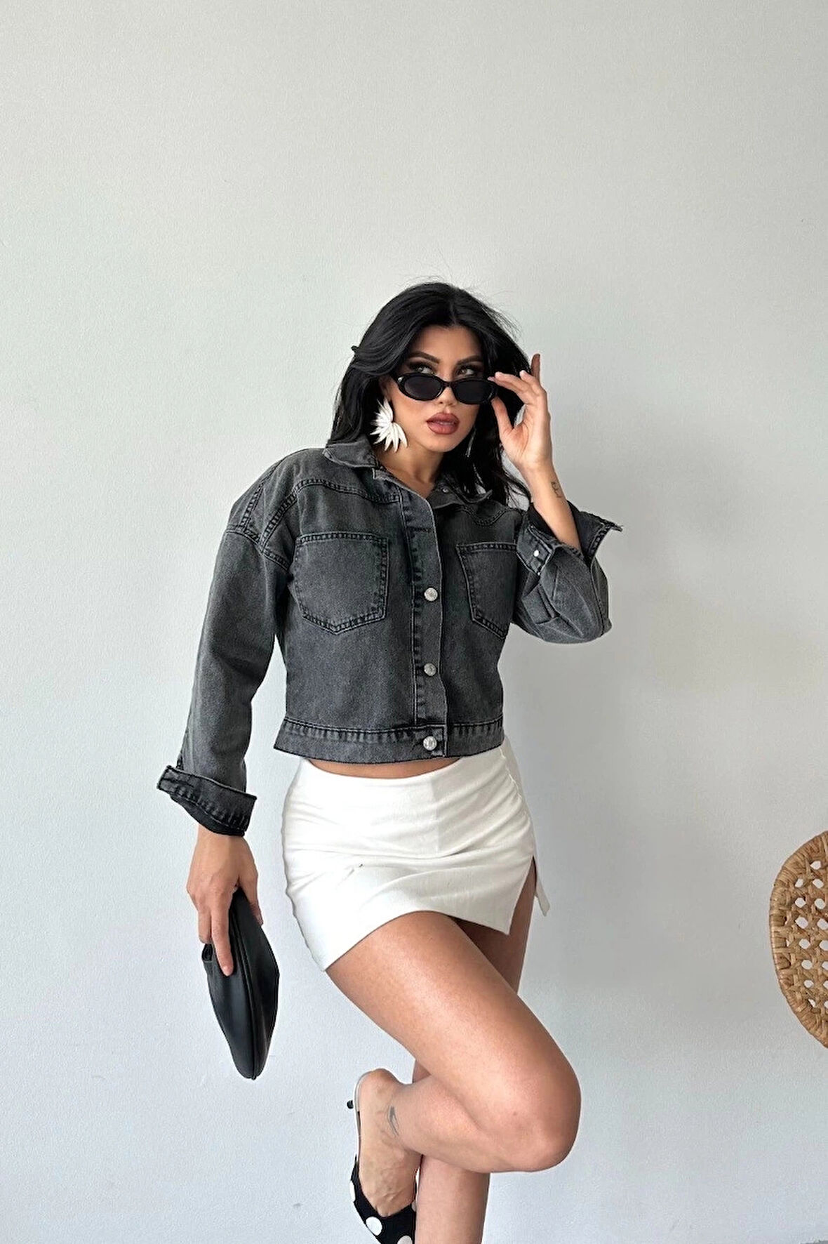 Çift cepli kol katlamalı süper taş enzim yıkama crop kot ceket füme d2000