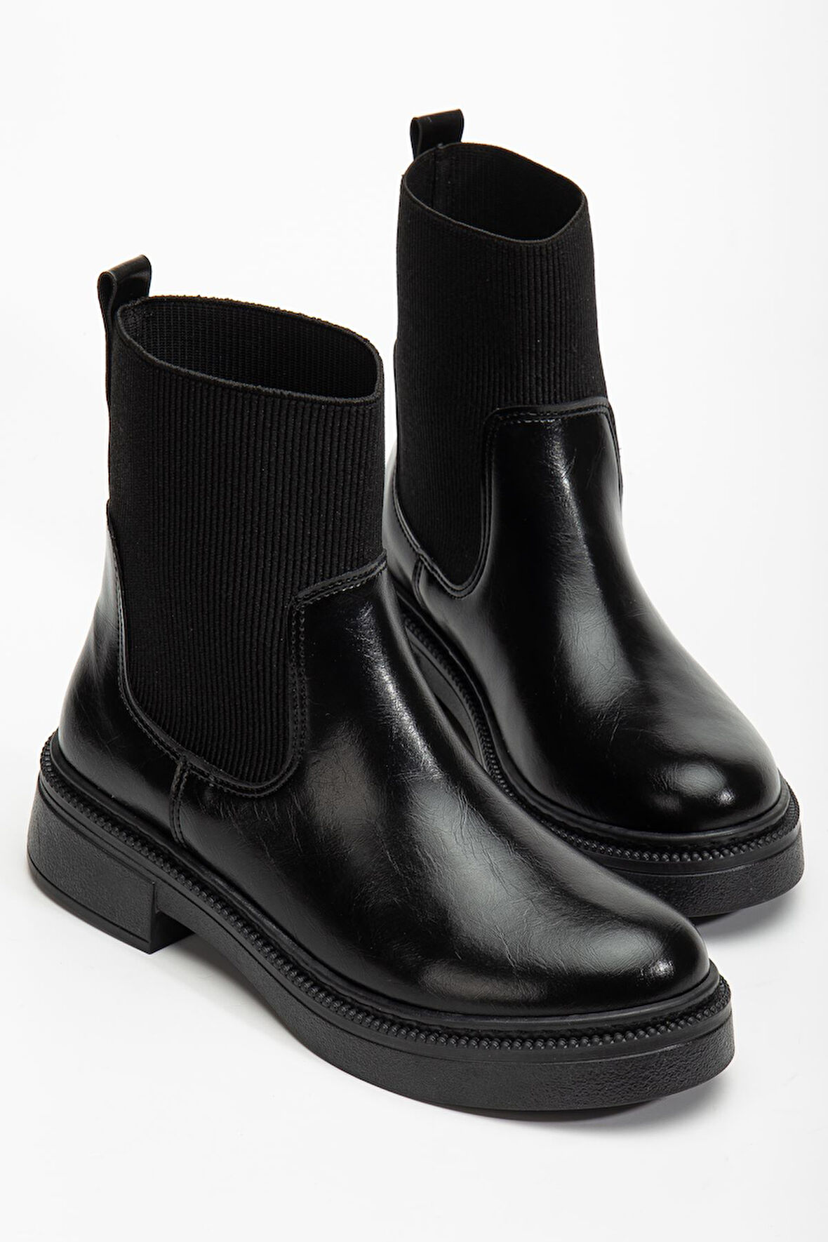 Kadın Kalın Taban Siyah Elastik Yan Bantlı Günlük Bot 