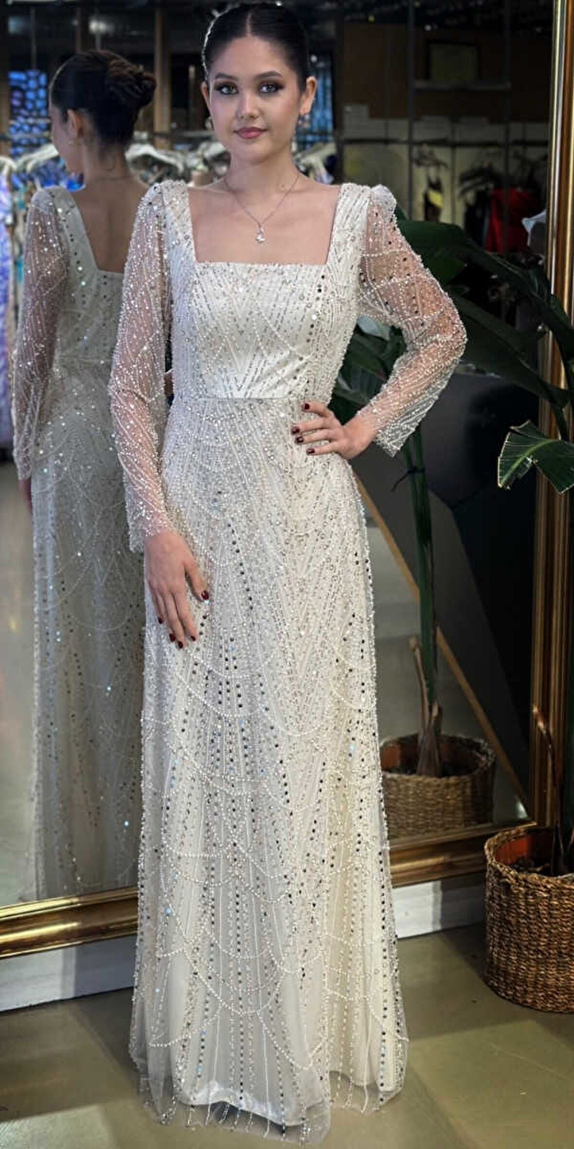 Bej Kare Yaka Uzun Kollu Kloş Etekli Pullu Boncuklu Uzun Abiye Elbise 11047-02