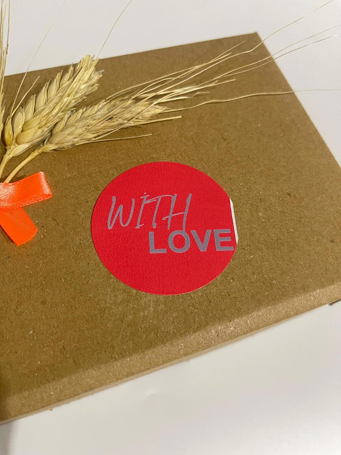 With Love Kırmızı Yuvarlak Yapışkanlı Etiket 5x5 cm 100 adet
