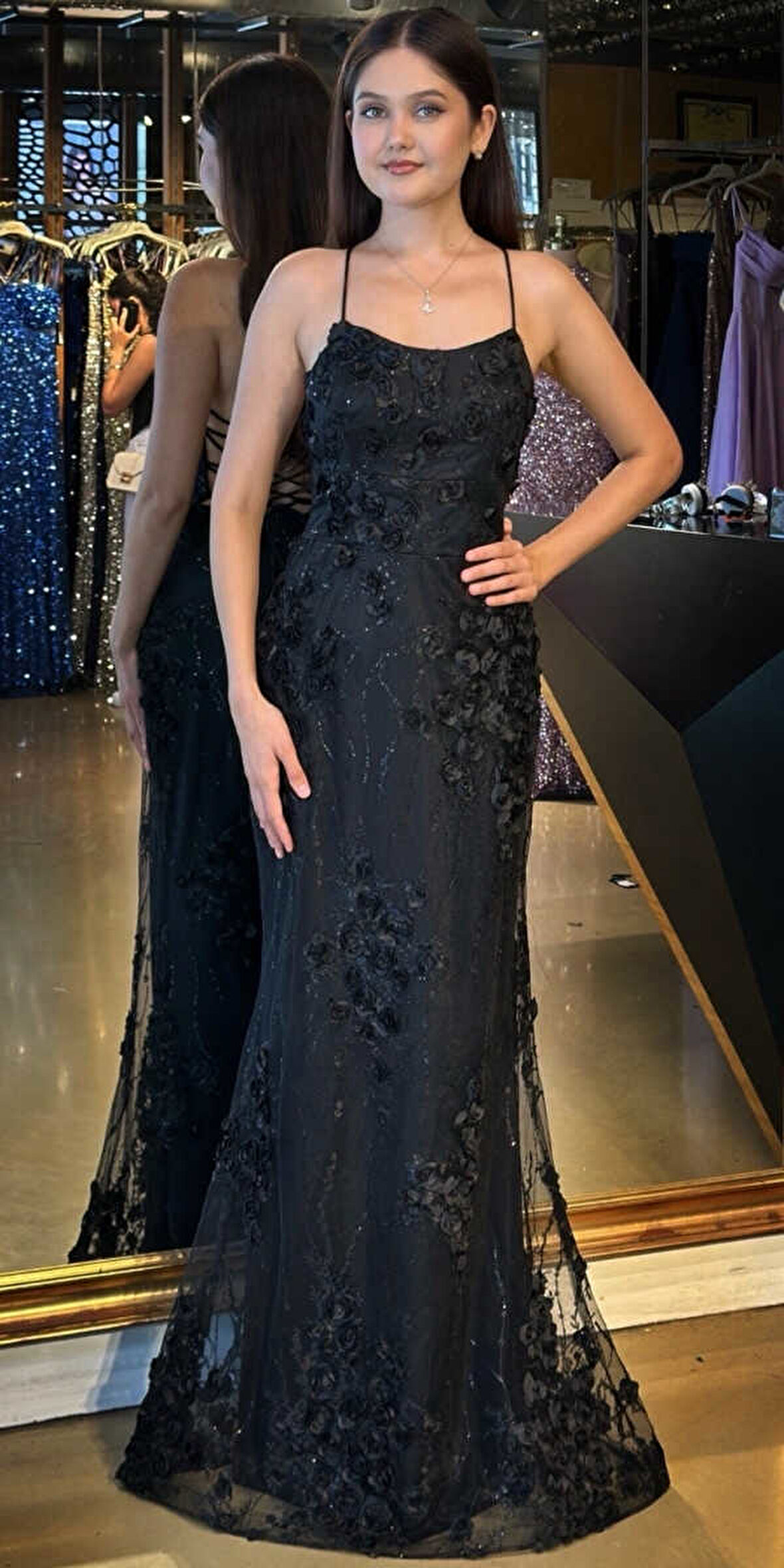 Siyah İp Askılı Çiçek Detaylı Sırt Dekolteli  Düz Kesim Tül Uzun Abiye Elbise 11060