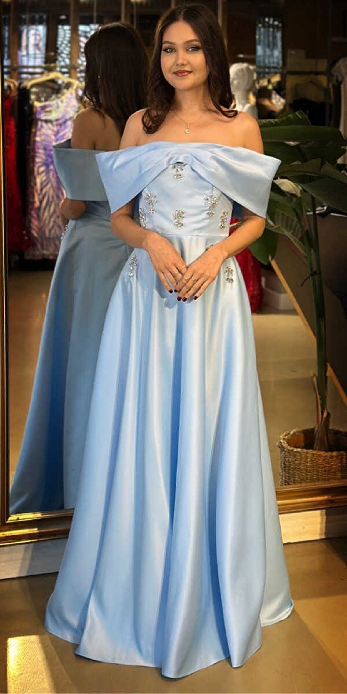 Mavi Madonna Yaka Taş Detaylı Kloş Etekli Saten Uzun Abiye Elbise 11063-01