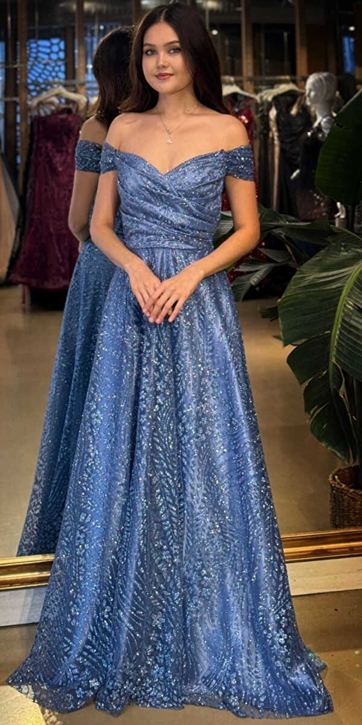 İndigo Madonna Yaka Sırt Dekolteli  Kloş Etekli  Simli Uzun Abiye Elbise 11066-03