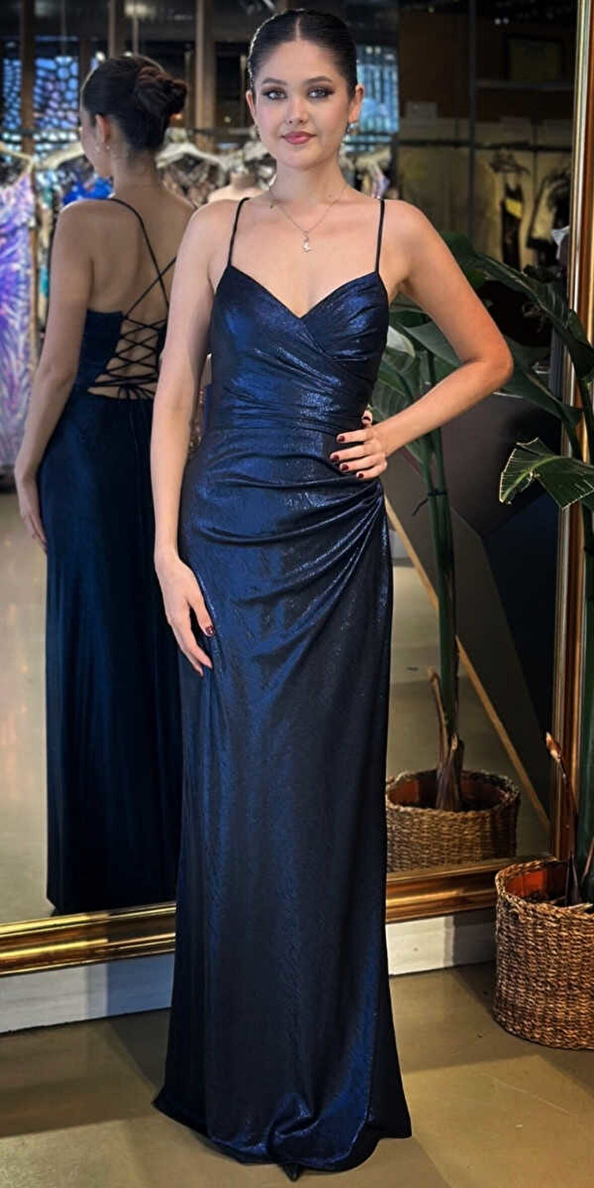 Lacivert V Yaka İp Askılı Sırt Dekolteli Düz Kesim Parlak Kumaş Uzun Abiye Elbise 11086-05