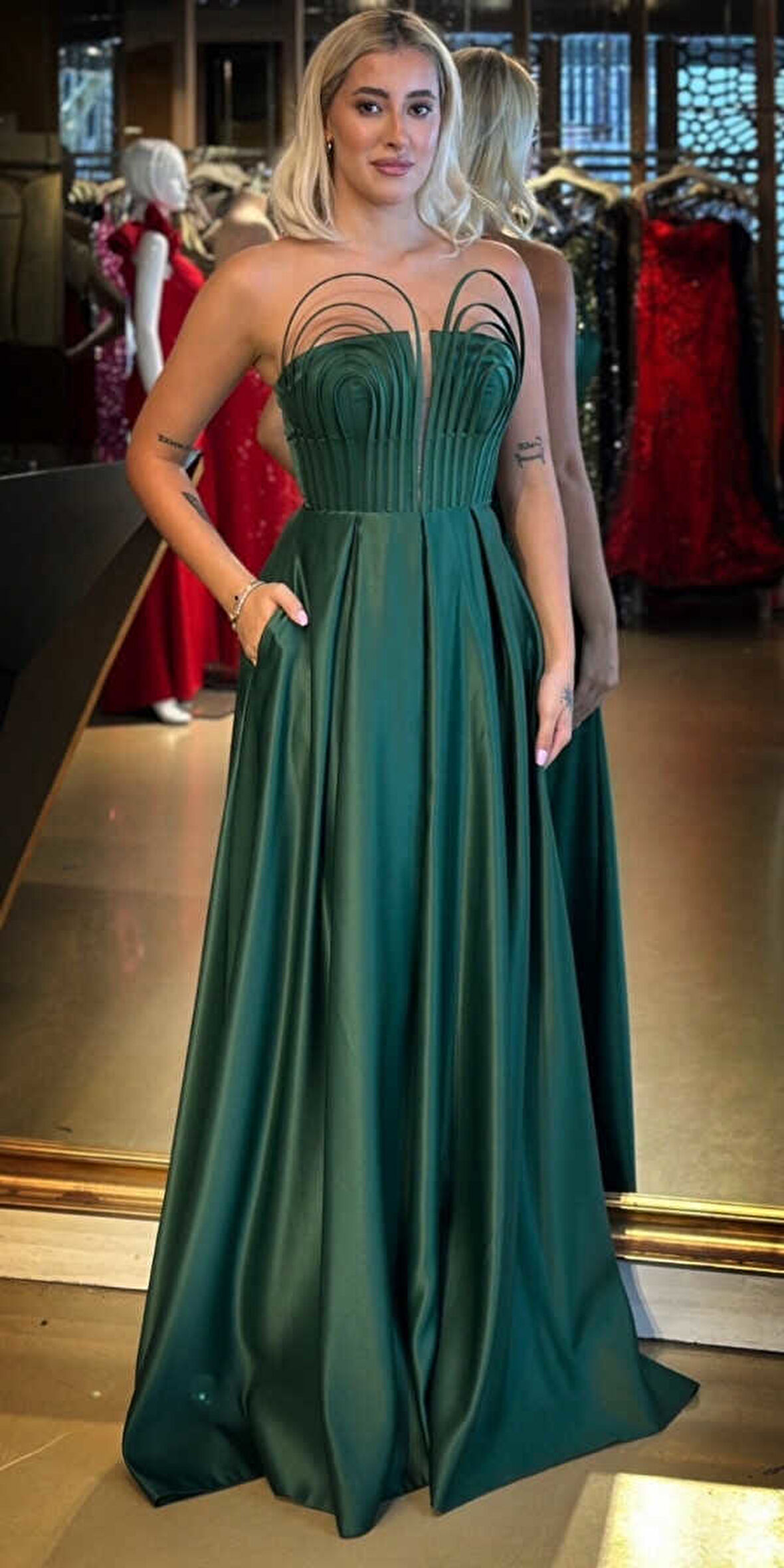 Yeşil Straplez Yaka  Sırt Dekolteli Kloş Etekli Saten Uzun Abiye Elbise 11088