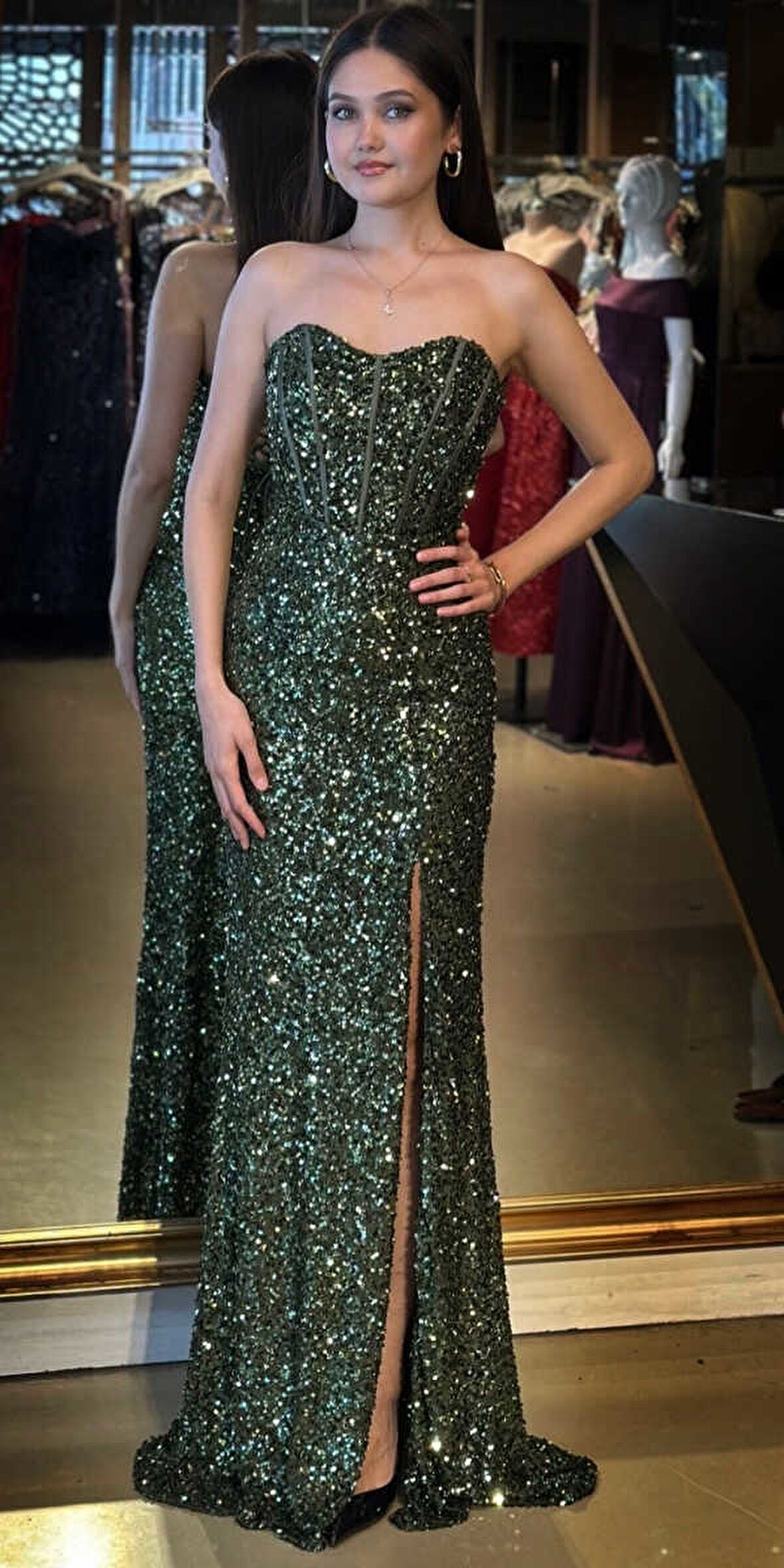 Olive Straplez Yaka Sırt Dekolteli Yırtmaçlı Düz Kesim Payet Uzun Abiye Elbise 11093