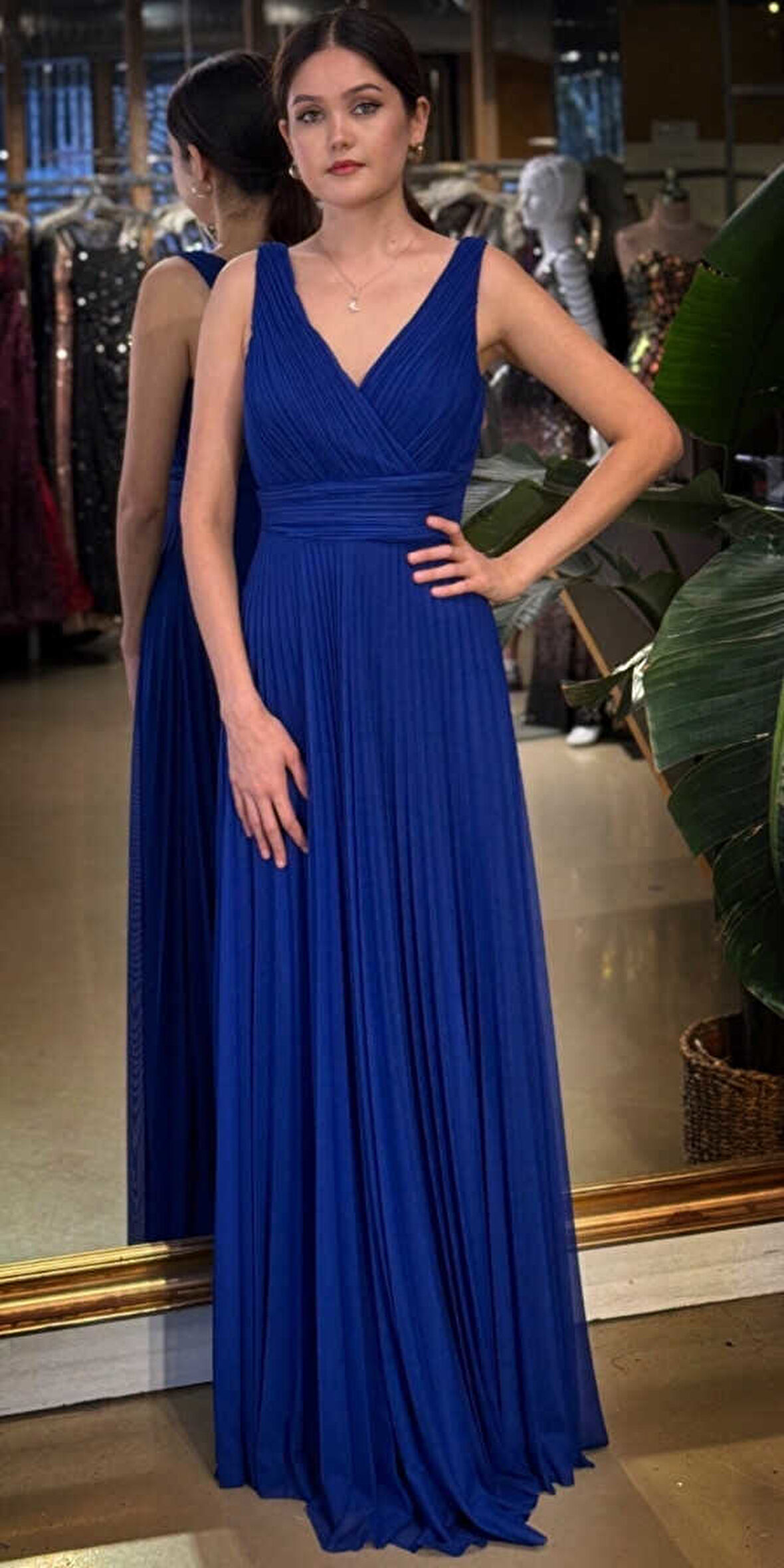 Saks V Yaka Kalın Askı Kloş Etekli  Şifon Uzun Abiye Elbise 11098-06