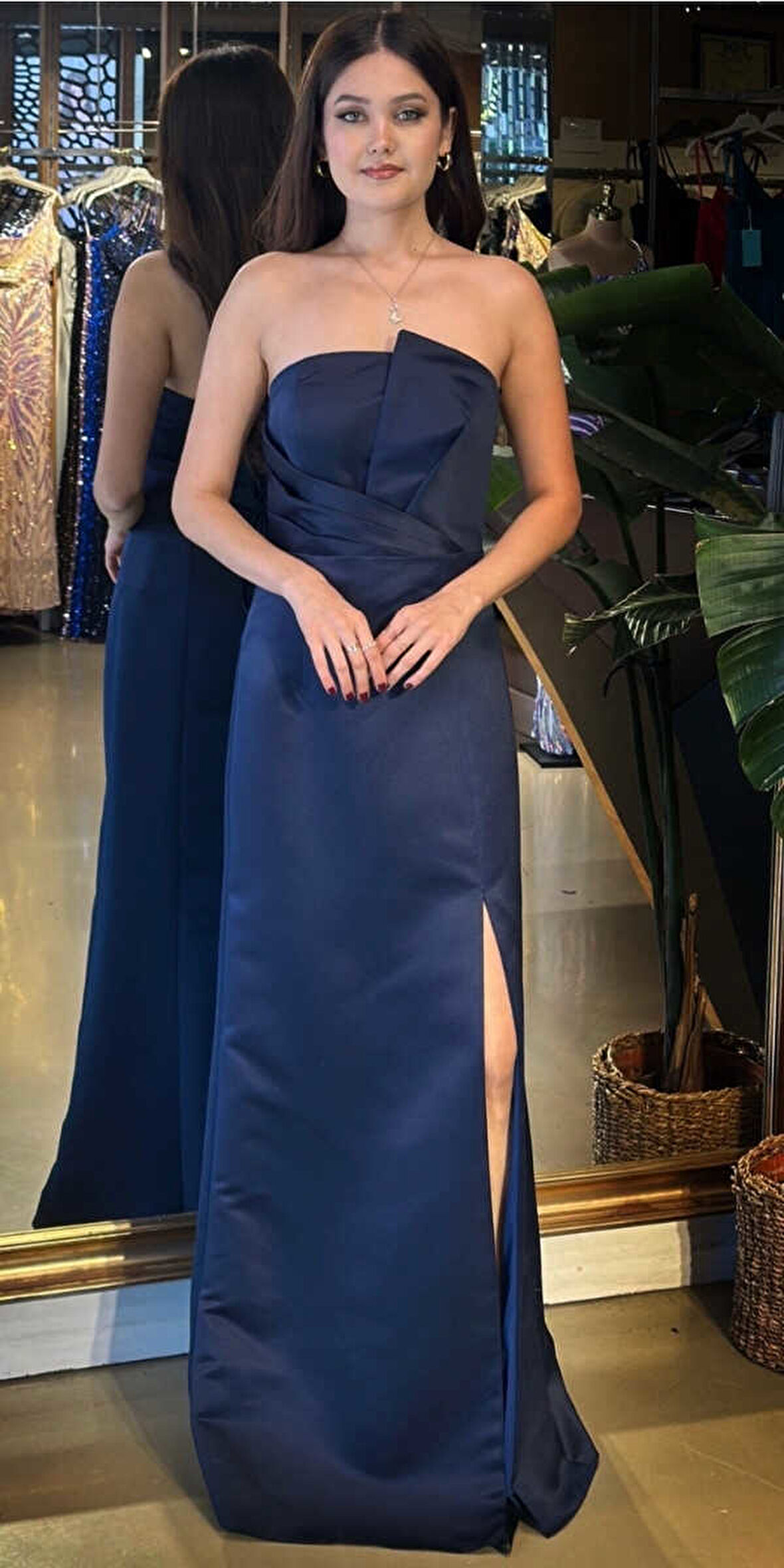 Lacivert Straplez Yaka Sırt Dekolteli Yırtmaçlı Düz Kesim  Saten Uzun Abiye Elbise 11102-04