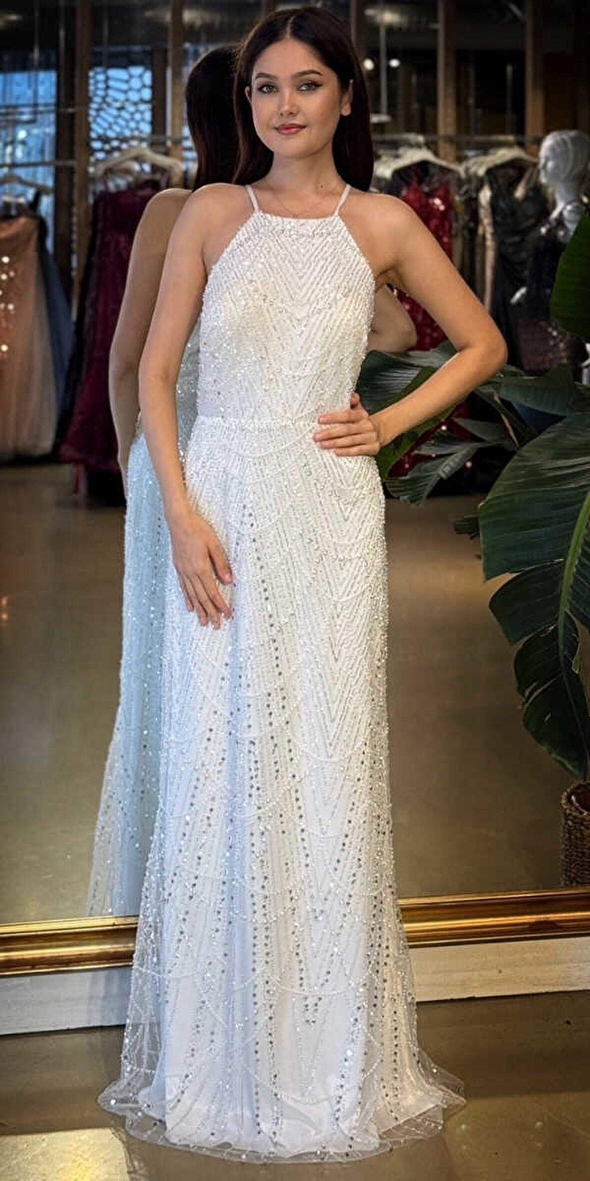 Beyaz Halter Yaka İp Askılı Düz Kesim Pullu Boncuklu Uzun Abiye Elbise 11103-05