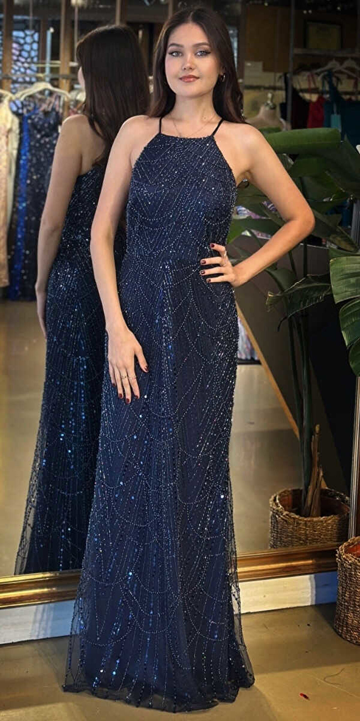 Lacivert Halter Yaka İp Askılı Düz Kesim Pullu Boncuklu Uzun Abiye Elbise 11103-02