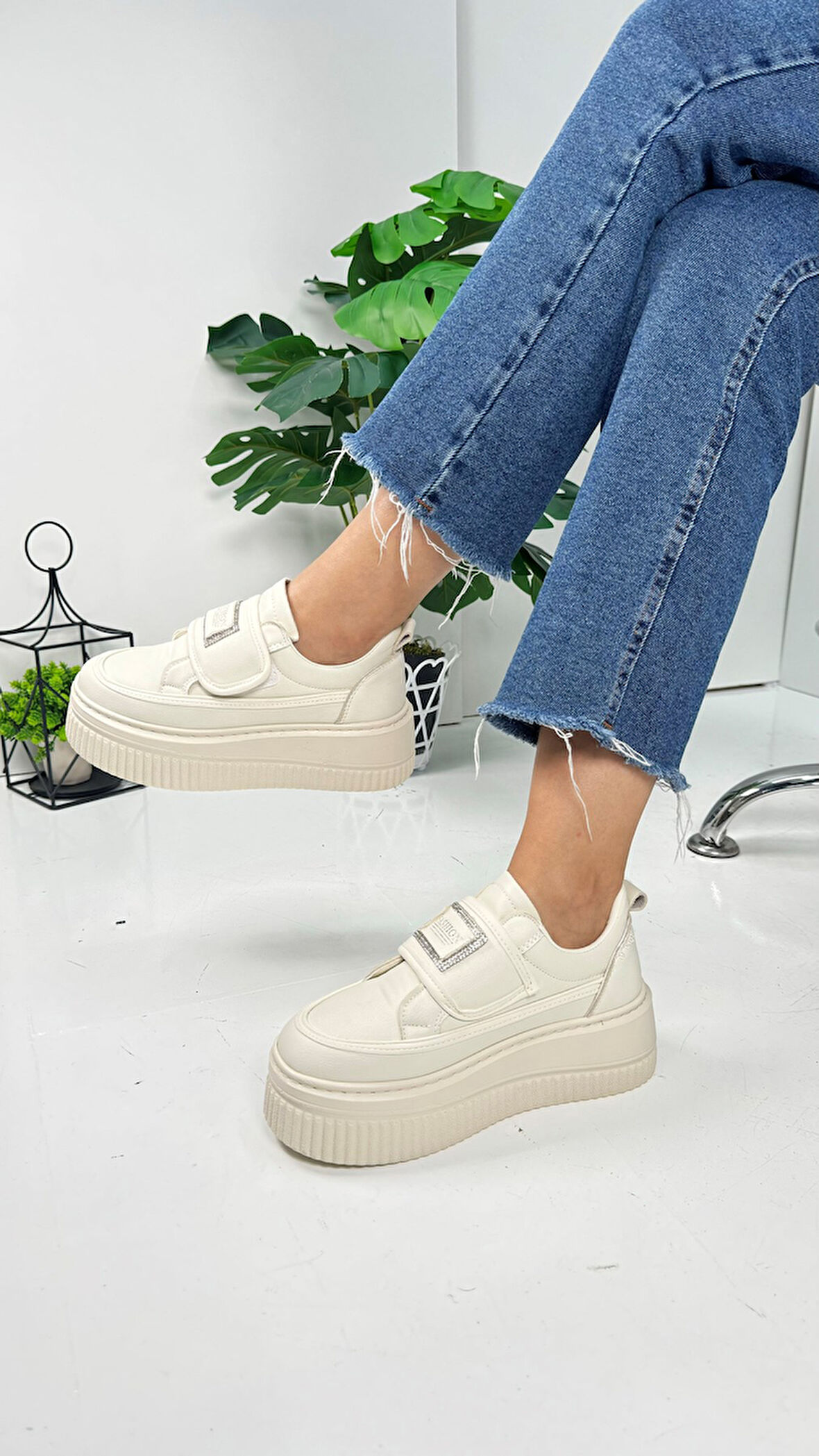 Günlük Kadın Sneaker Cırtlı Kalın Yüksek Taban Taş Detaylı Rahat Hafif  Ayakkabı 1111