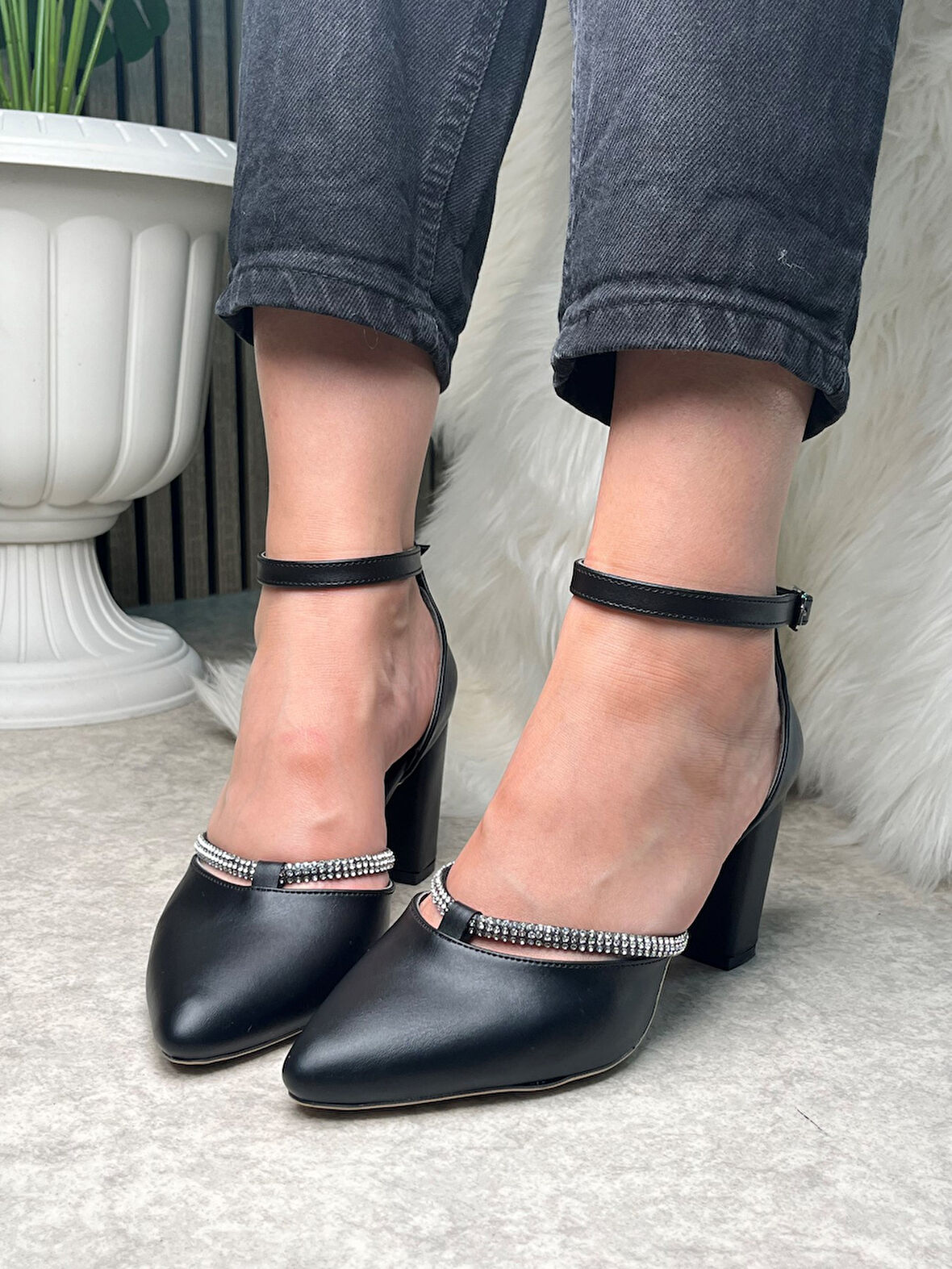 Günlük Kadın Kalın Yüksek Topuklu Sivri Burunlu Bilekten Bağlı Taşlı Şeritli Abiye Ayakkabı 11112