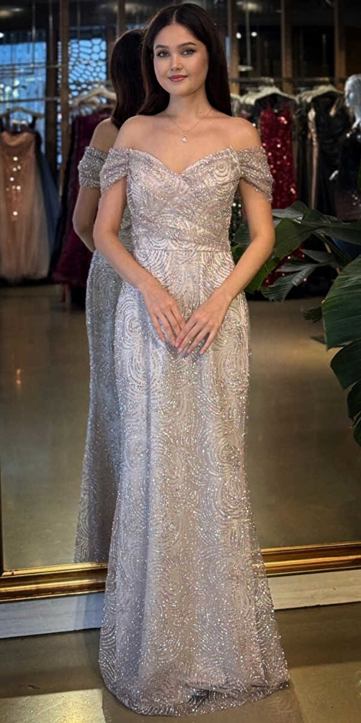 Bej Madonna Yaka Sırt Dekolteli  Düz Kesim Simli Uzun Abiye Elbise 11113-06