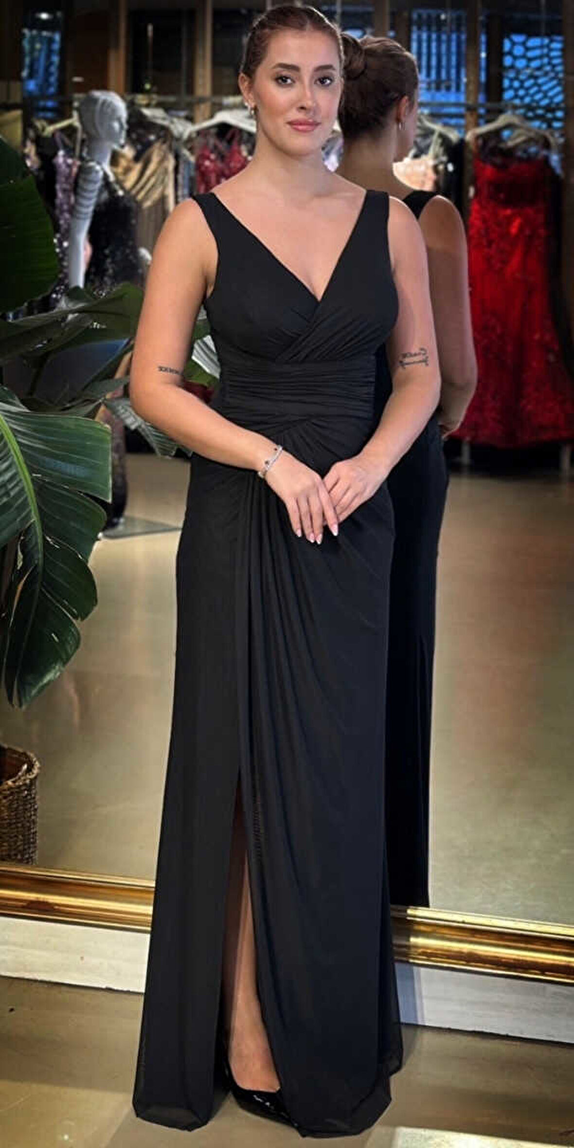 Siyah V Yaka Kalın Askı Anvelop Yırtmaçlı Düz Kesim Likralı Tül Uzun Abiye Elbise 11123-05