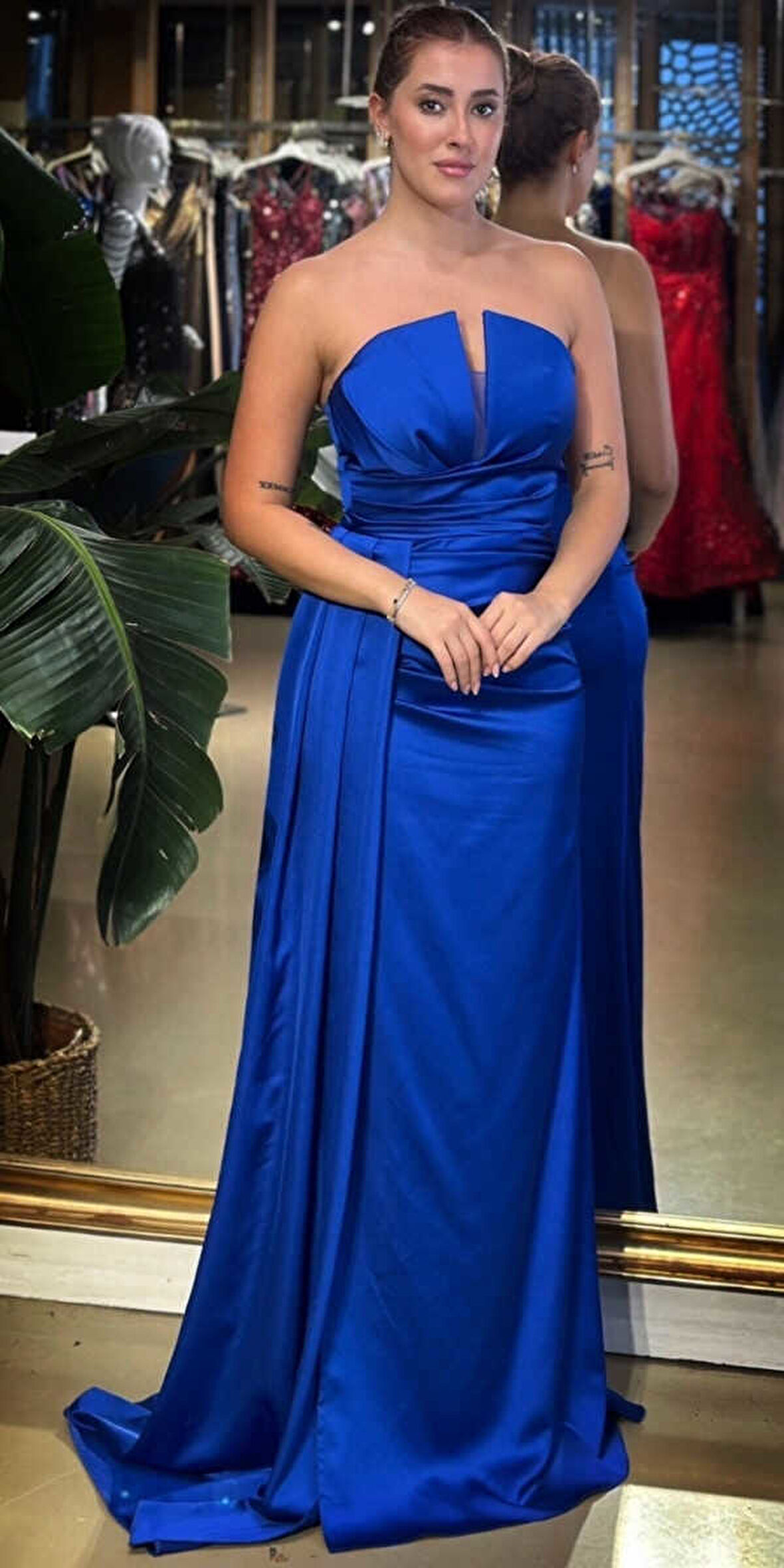 Saks Straplez Yaka  Sırt Dekolteli Düz Kesim Saten Uzun Abiye Elbise 11131-03