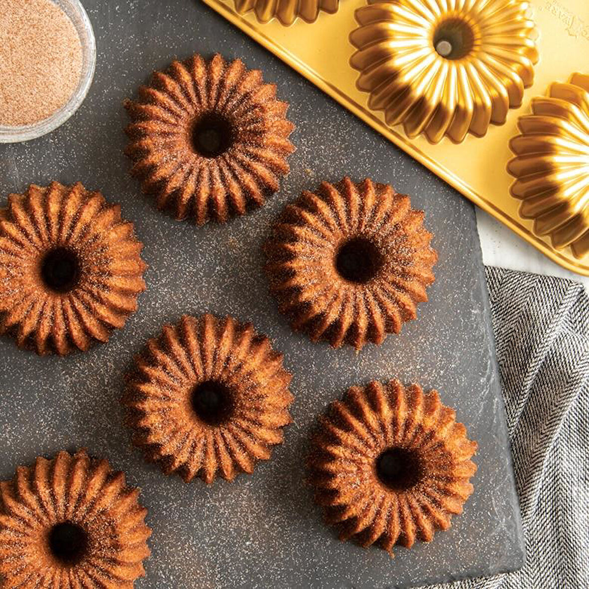 Nordicware 6´lı Mini Brilliance Kek Kalıbı (93377)