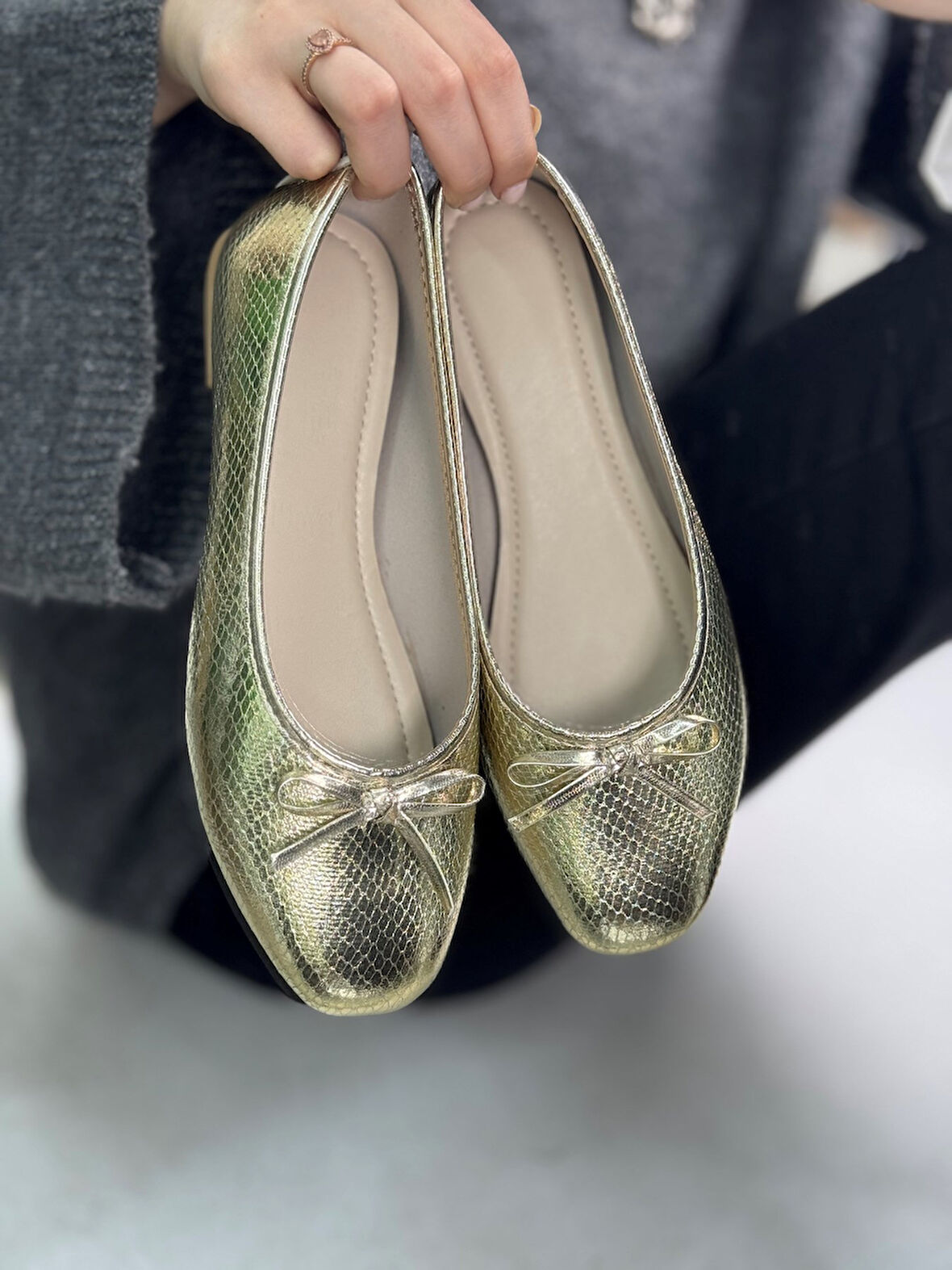 Günlük Kadın Babet Oval Burunlu Fiyonklu Rahat Kalıp Tırtıklı Taban Balerin Ayakkabı 112