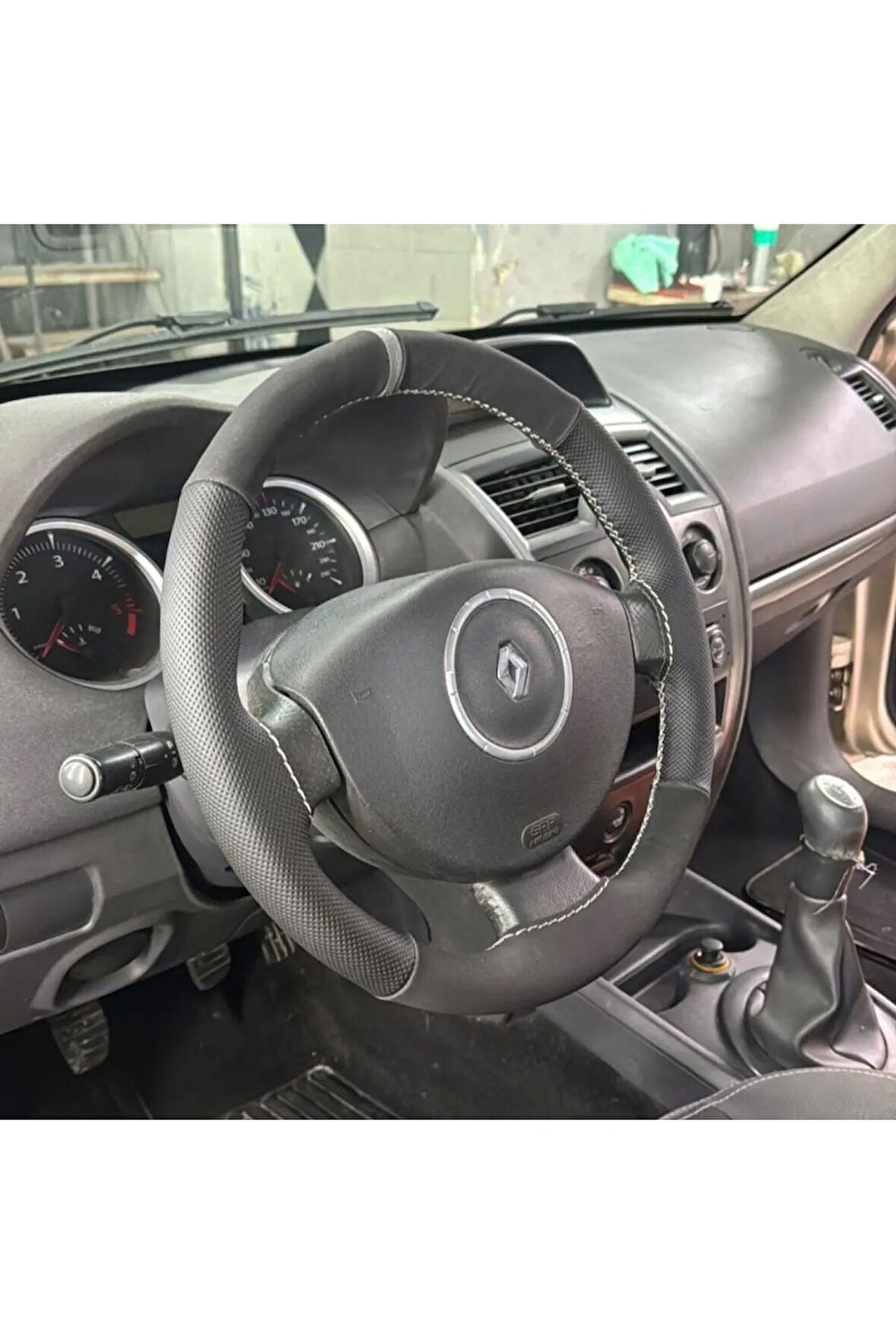 DİKİŞLİ DİREKSİYON KILIFI NUBUK NOKTALI DERİ GRİ YÜZÜK GRİ DİKİŞLİ MEGANE 2 İÇİN