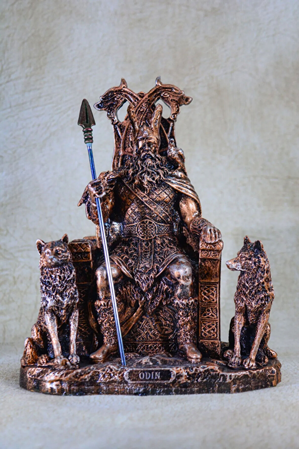 Iskandinav Viking Tanrısı Odin Kurtları Geri Ve Freki Detaylı Heykel Biblo
