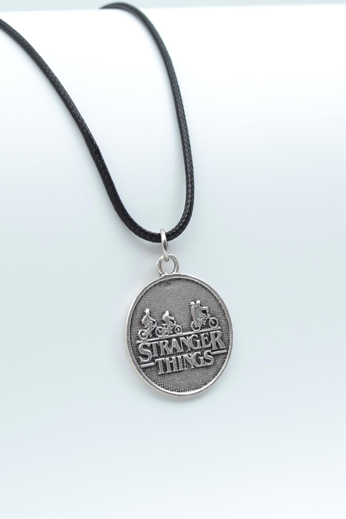 Stranger Things  Kolye Deri İp Kolye Gümüş Kaplama Erkek Kadın Kolye