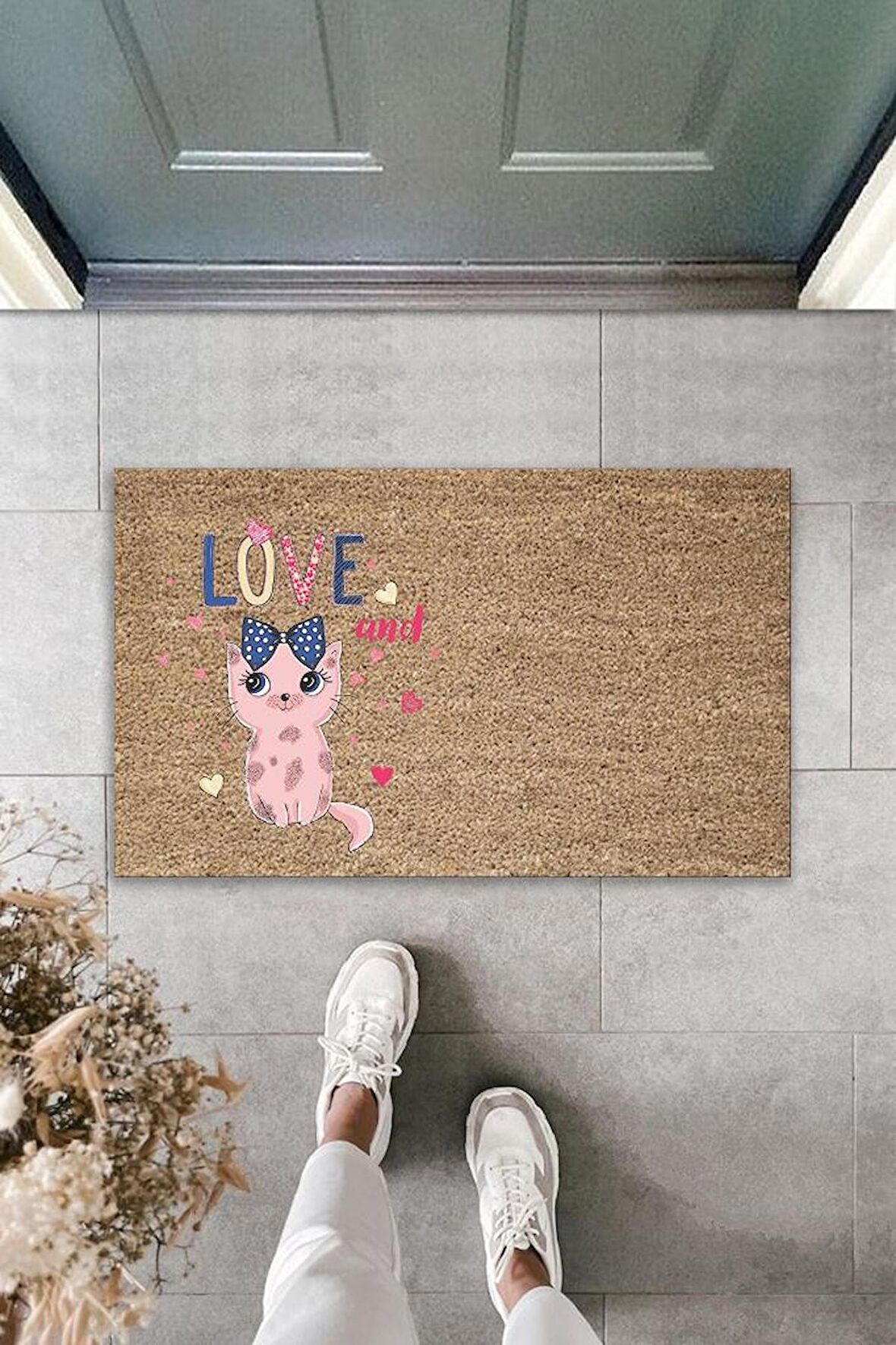 Dijital Baskı Kahverengi Love Yazılı Fiyonklu Pembe Kedili Dekoratif Kapı Paspası K-2020