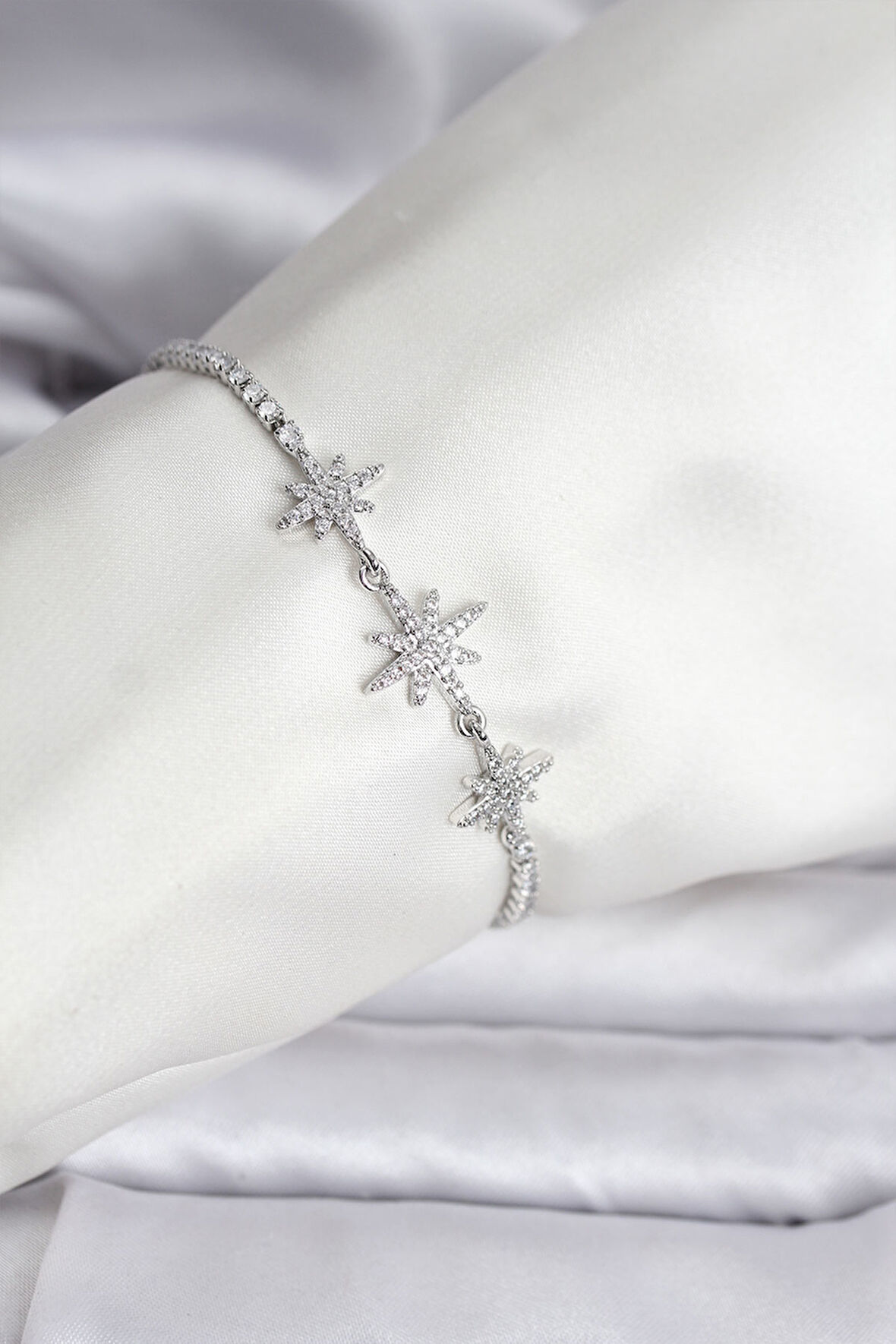 Kutup Yıldızı Model Zirkon Taşlı Gümüş Renk Su Yolu Kadın Bileklik