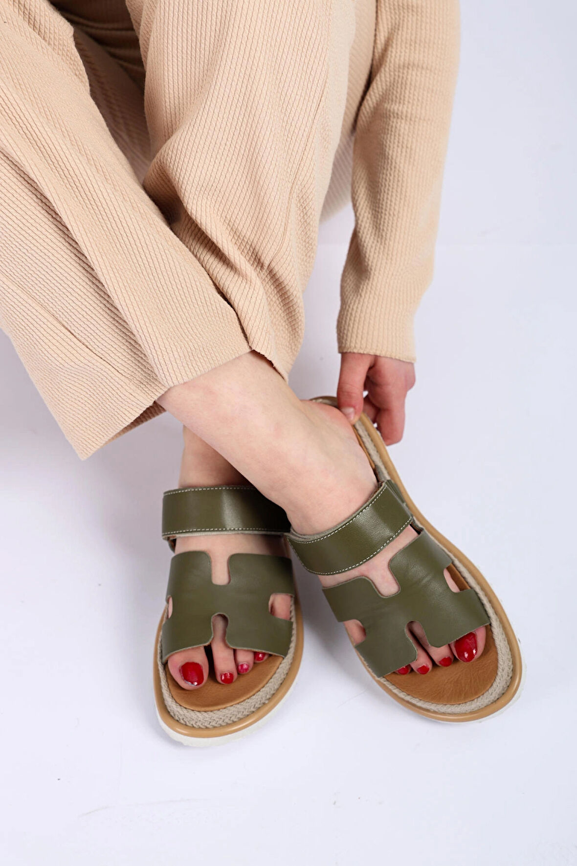 Kadın Hakiki Deri Haki Renk Rahat Yazlık Sandalet – Hrms Model Ortopedik Eva Taban