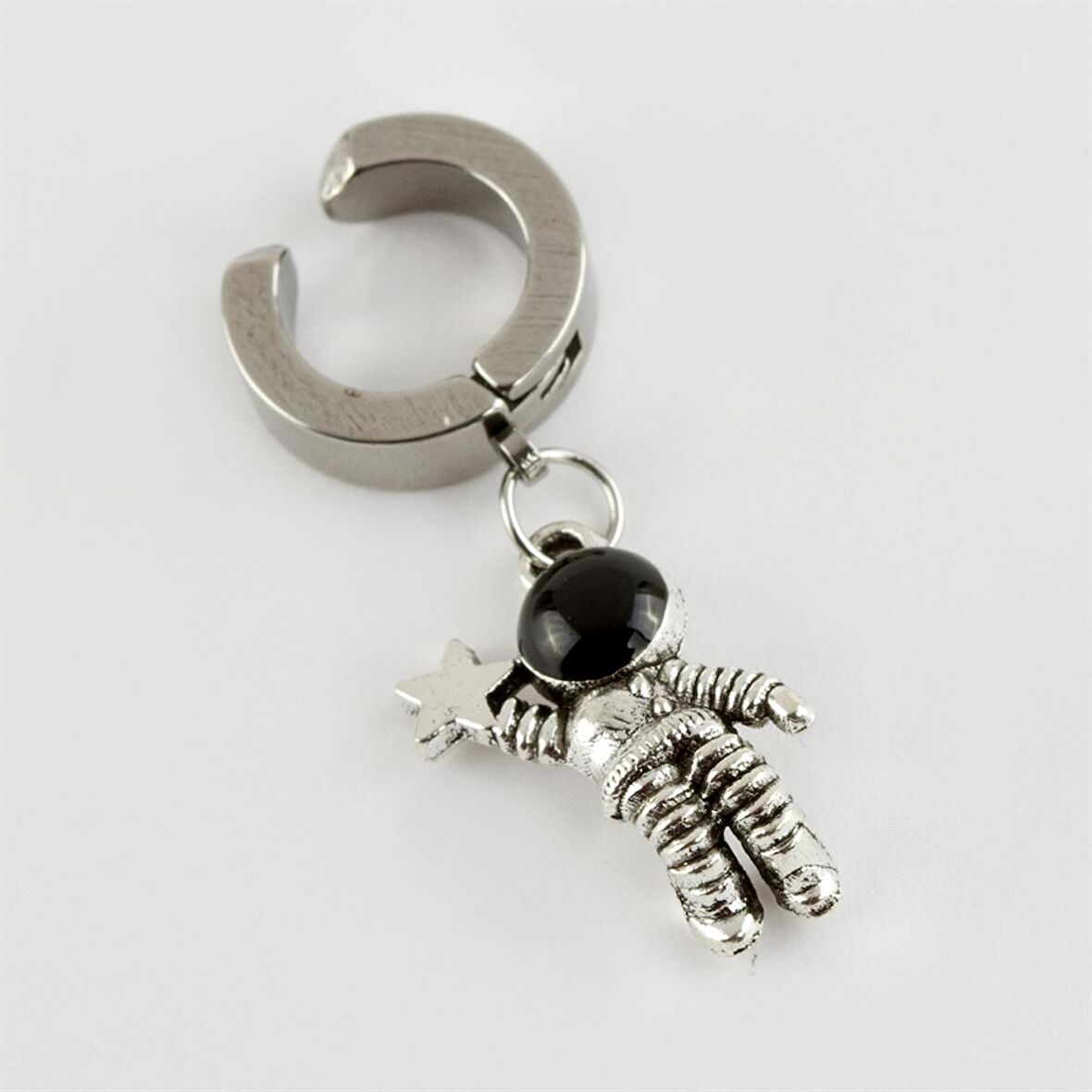 Astronot Figürlü Mıknatıslı Çelik Erkek Küpe (Kıstırmalı) 1 Adet