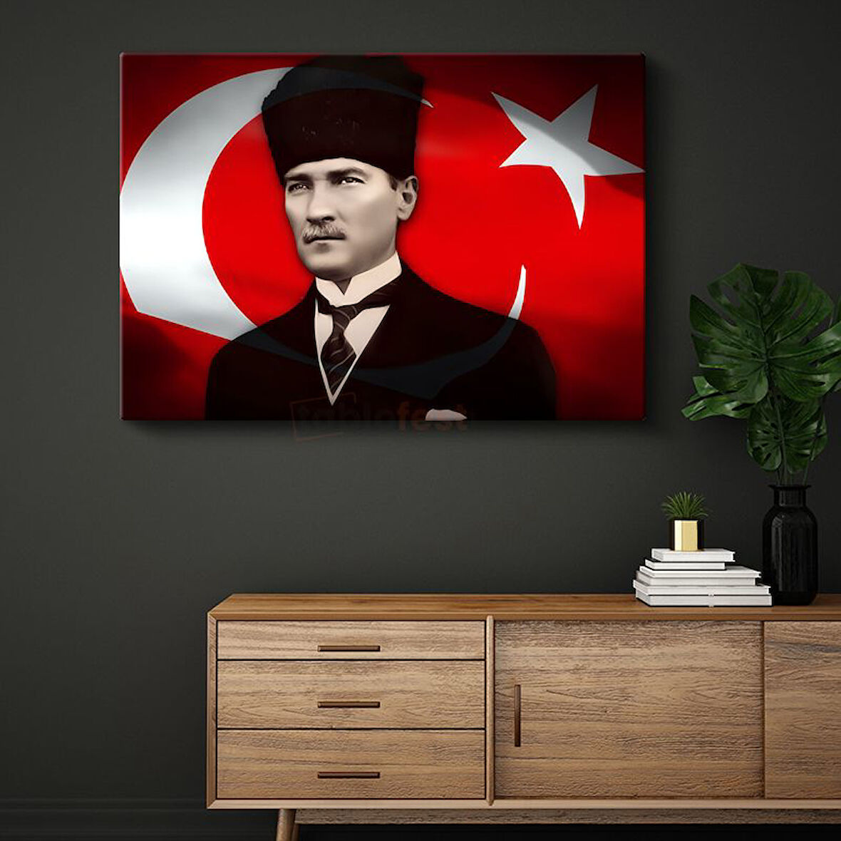 Kalpaklı Atatürk - Türk Bayrağı Fonlu Kanvas Tablo